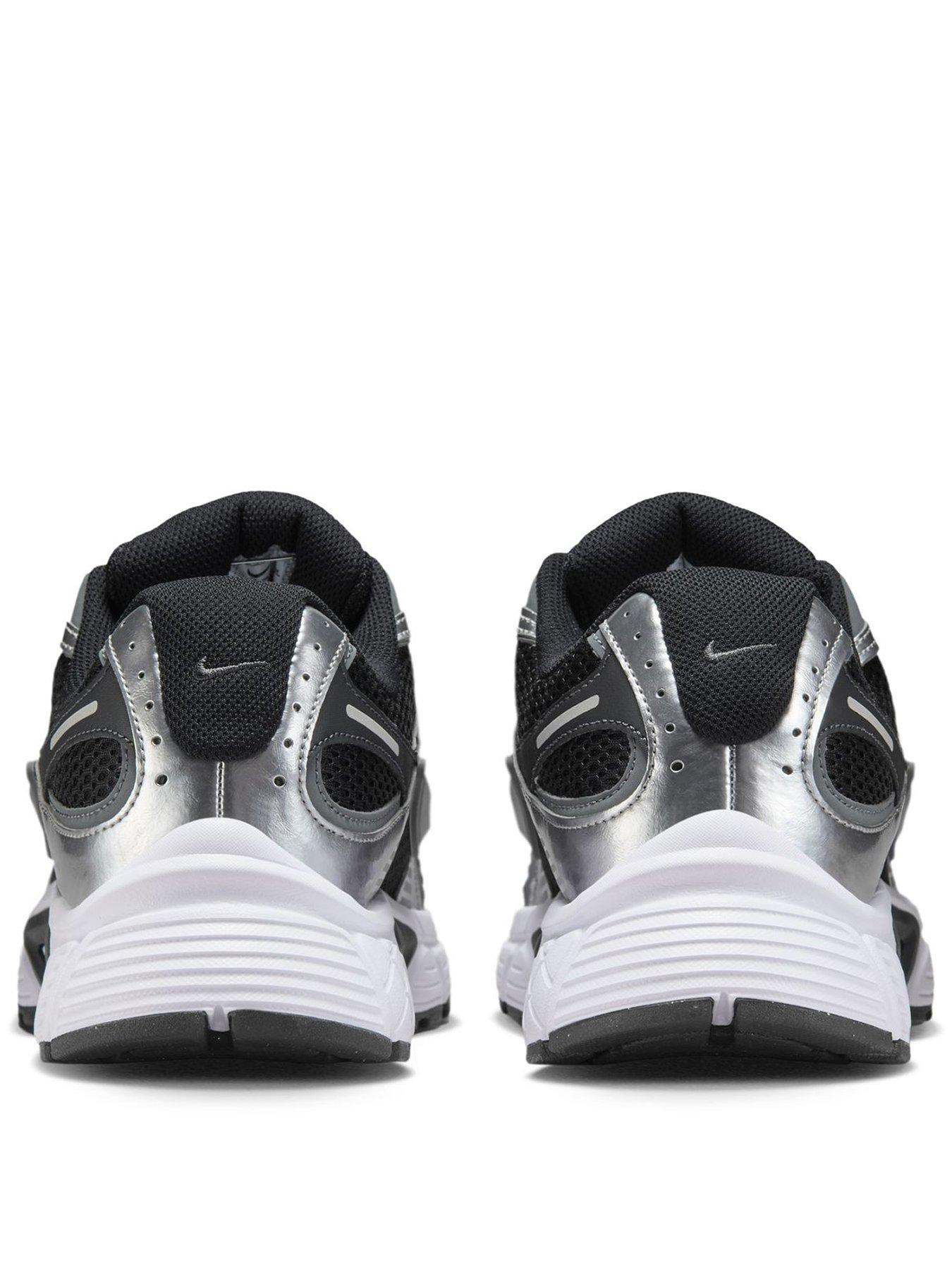 Image 3 of 7 of Nike Mens V5 Rnr Trainers - Black