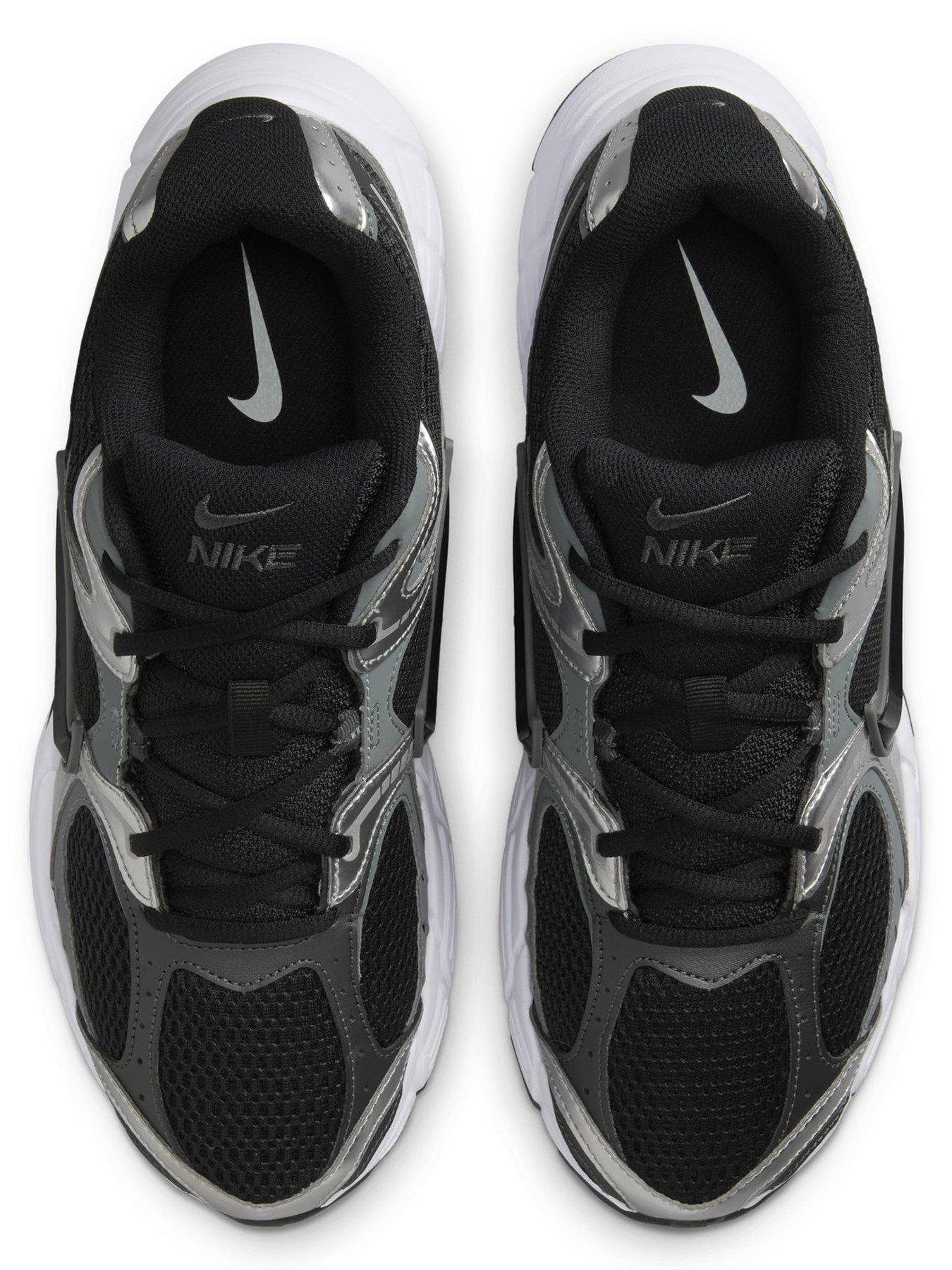 Image 4 of 7 of Nike Mens V5 Rnr Trainers - Black