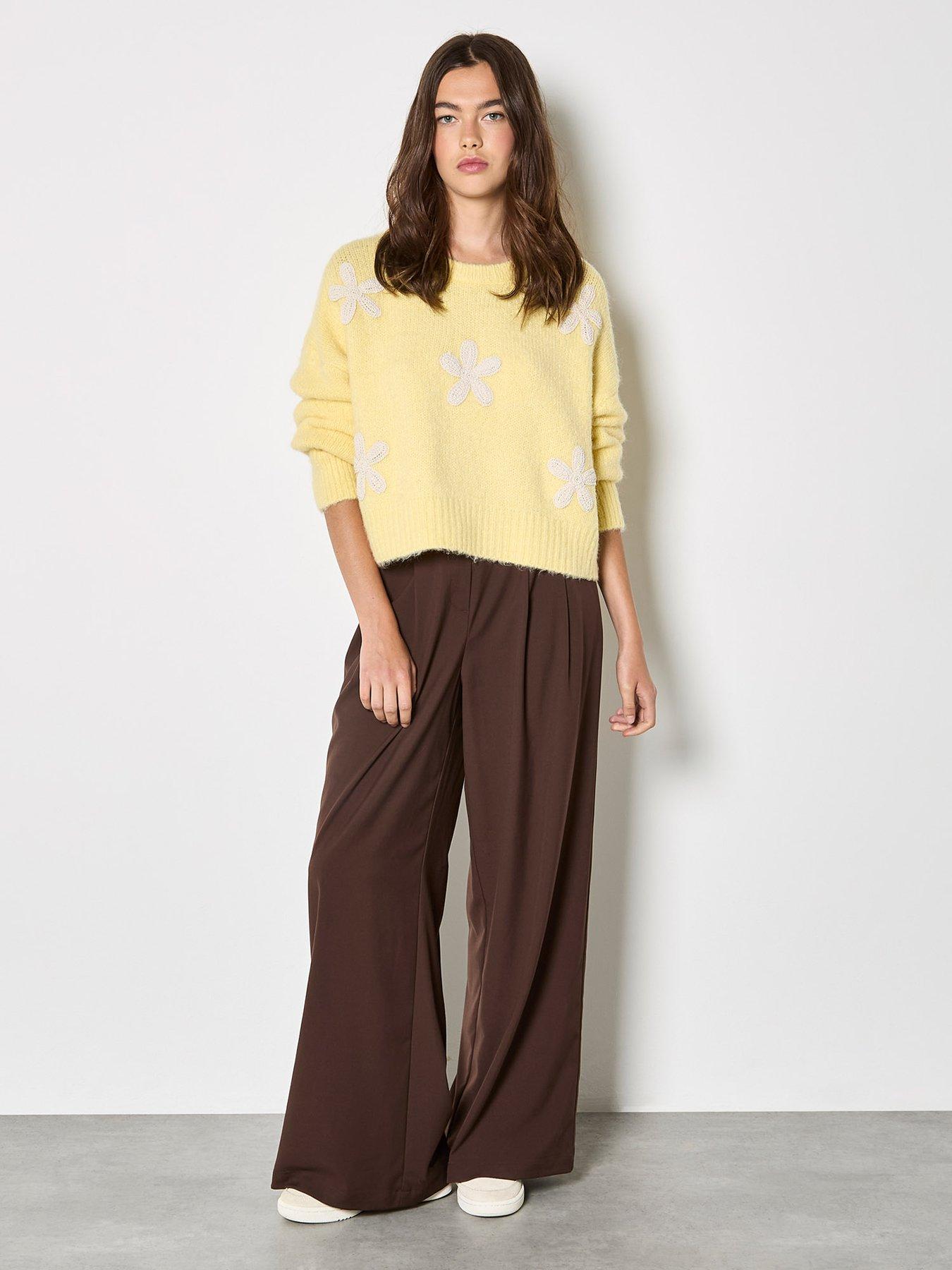 Image 3 of 5 of Apricot Daisy Applique Chunky Knit Jumper