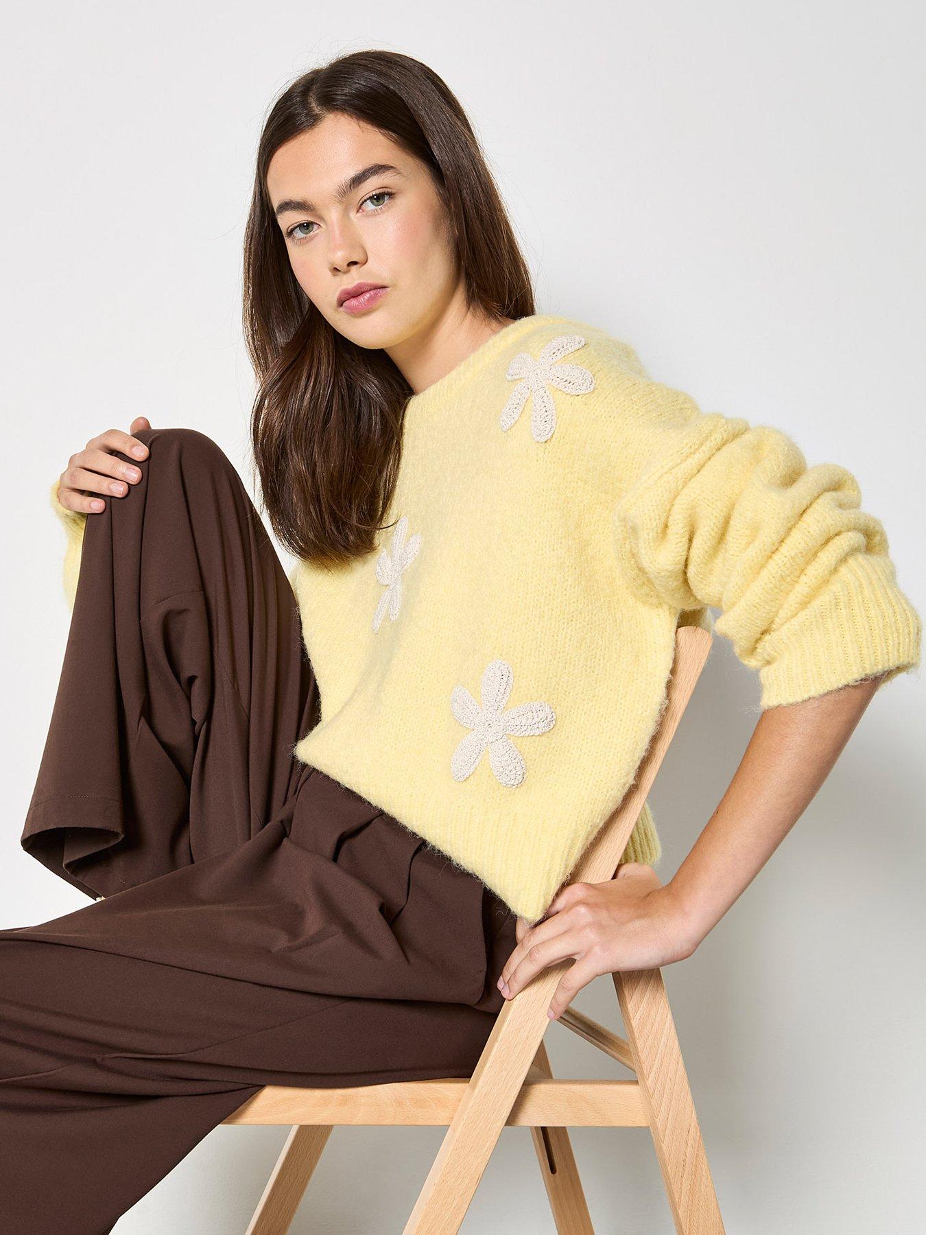 Image 4 of 5 of Apricot Daisy Applique Chunky Knit Jumper