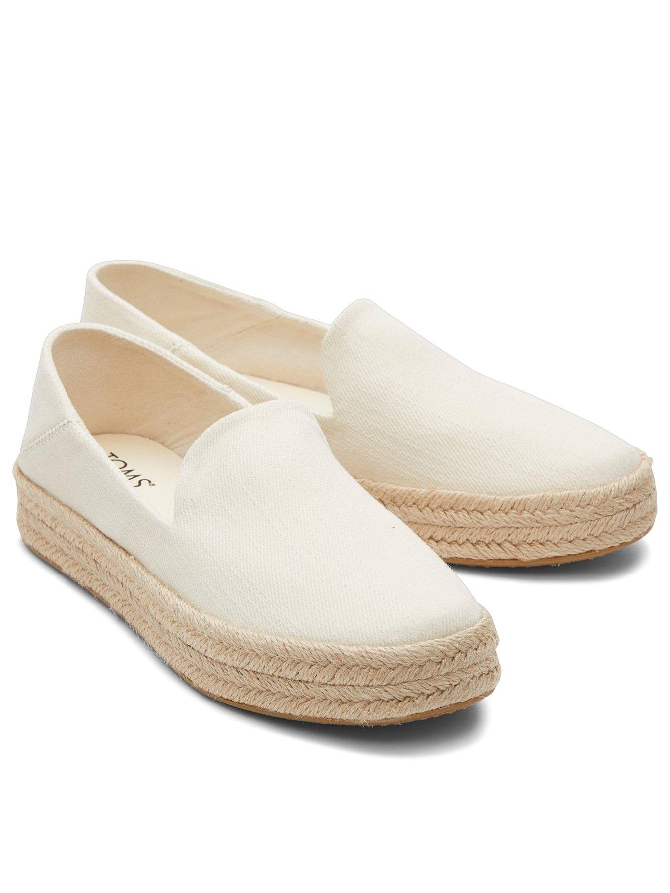 stillFront image of toms-carolina