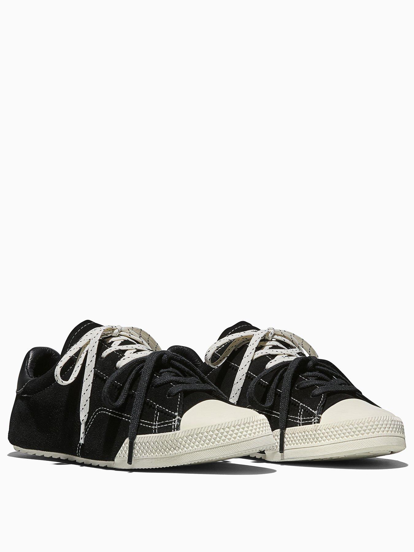 stillFront image of converse-womens-chuck-taylor-lo-trainers-black