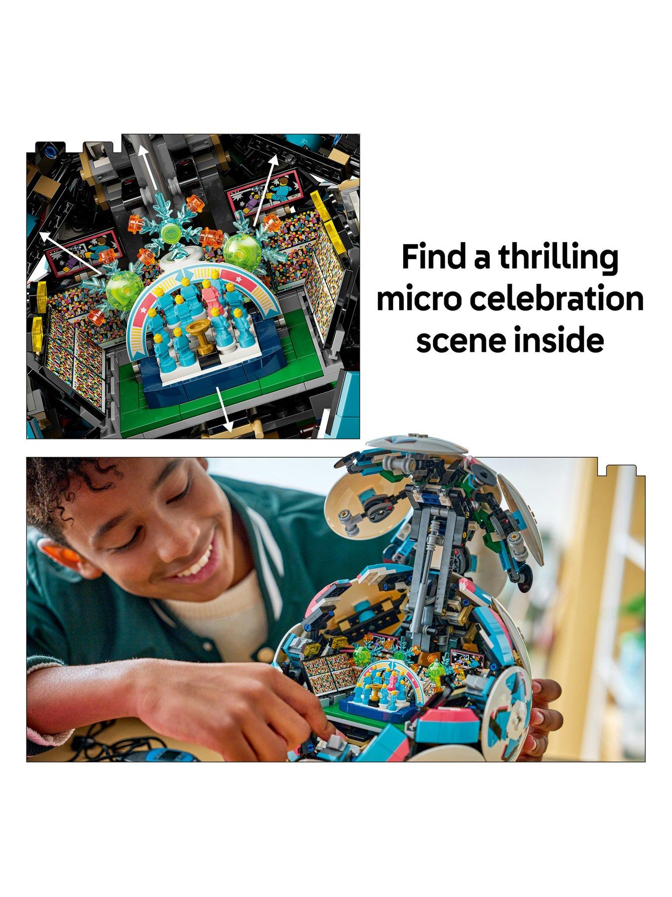 Image 5 of 8 of LEGO Editions Football - 3D Display Model 43019