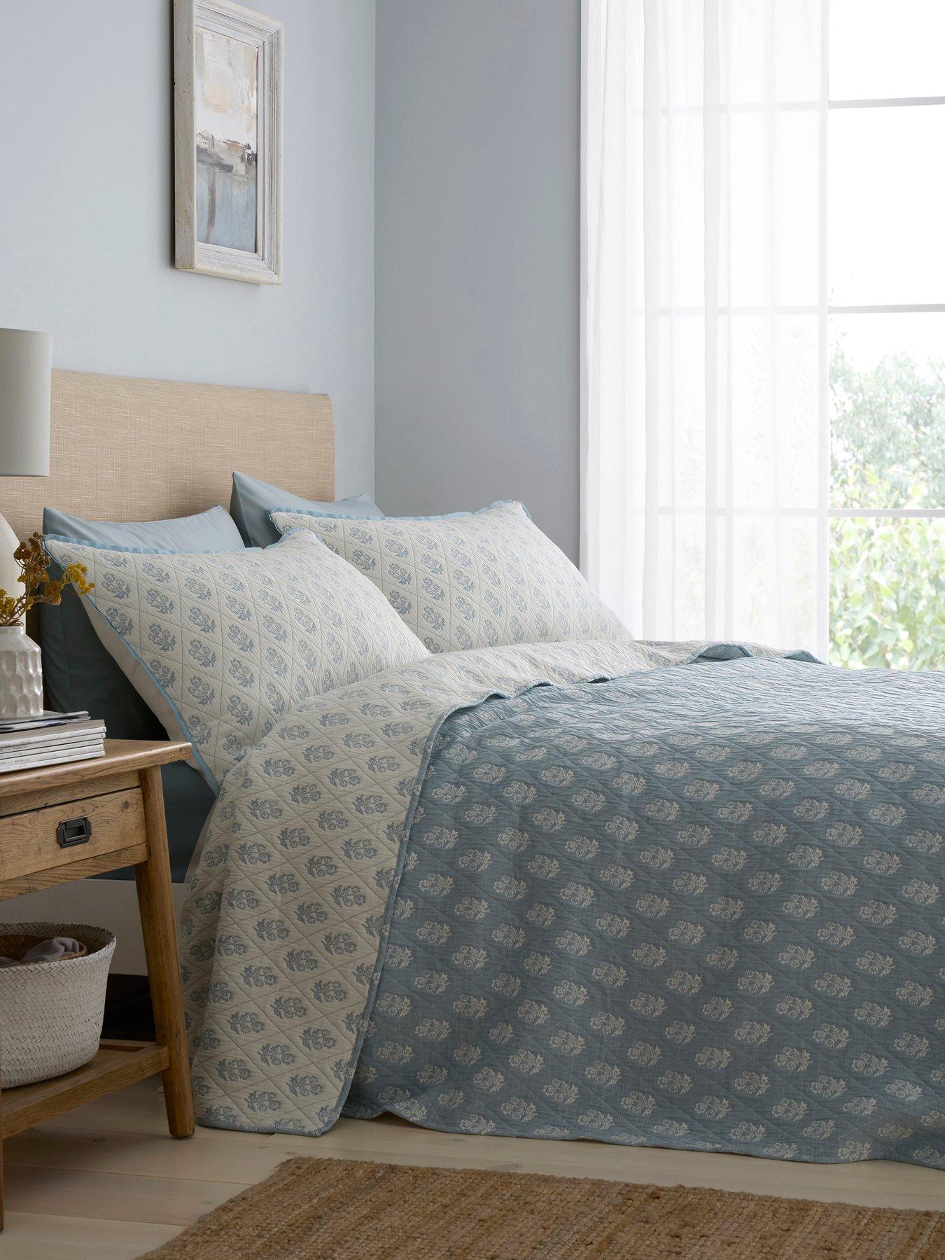 Dreams & Drapes Block Floral Bedspread in Blue