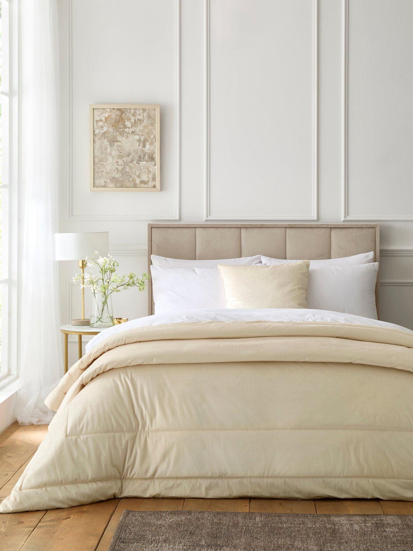 Appletree Harlan Bedspread In Cream 235 X 235cm