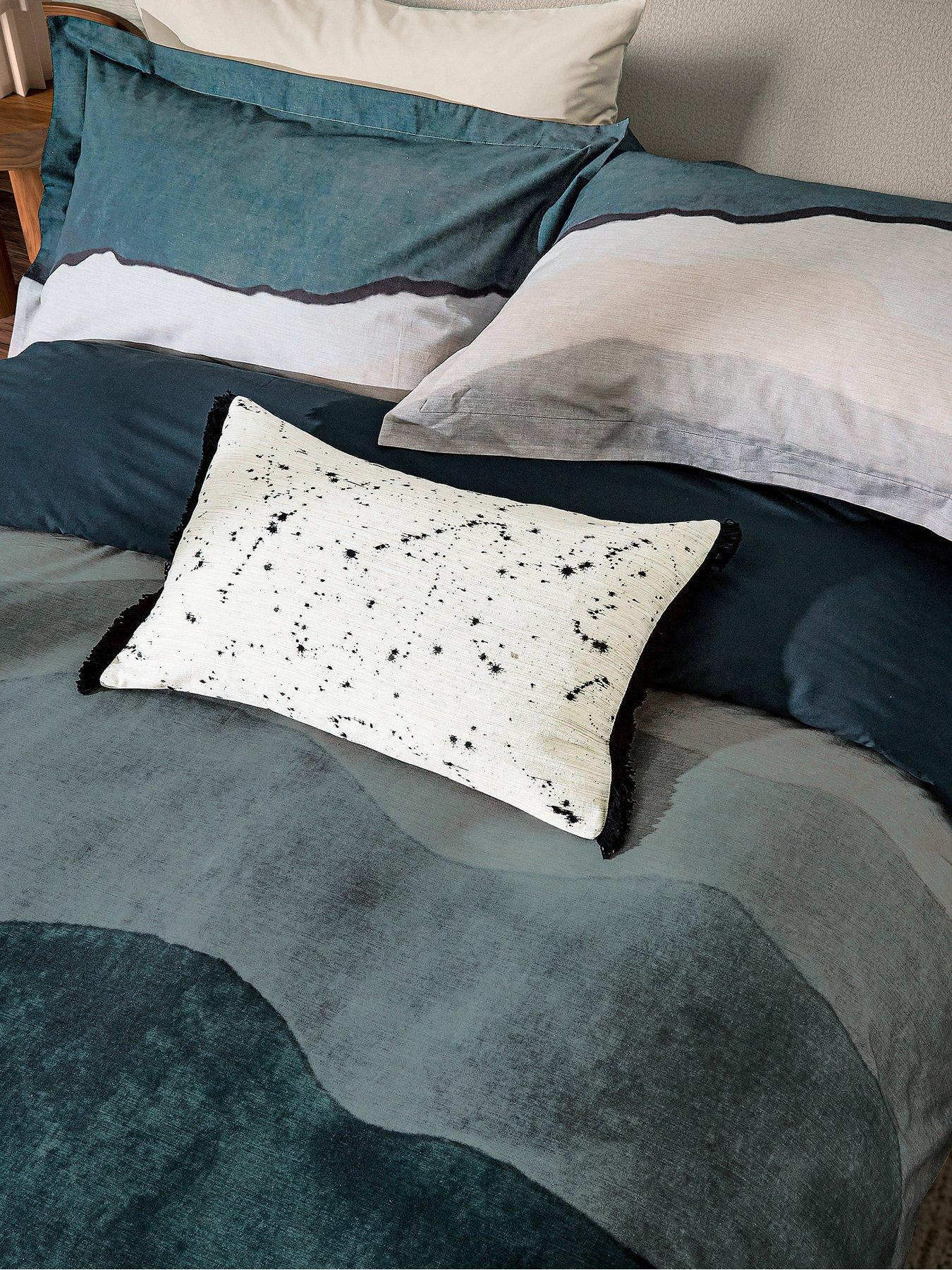 image of harlequin-moho-cushion-60x40-cm-agate