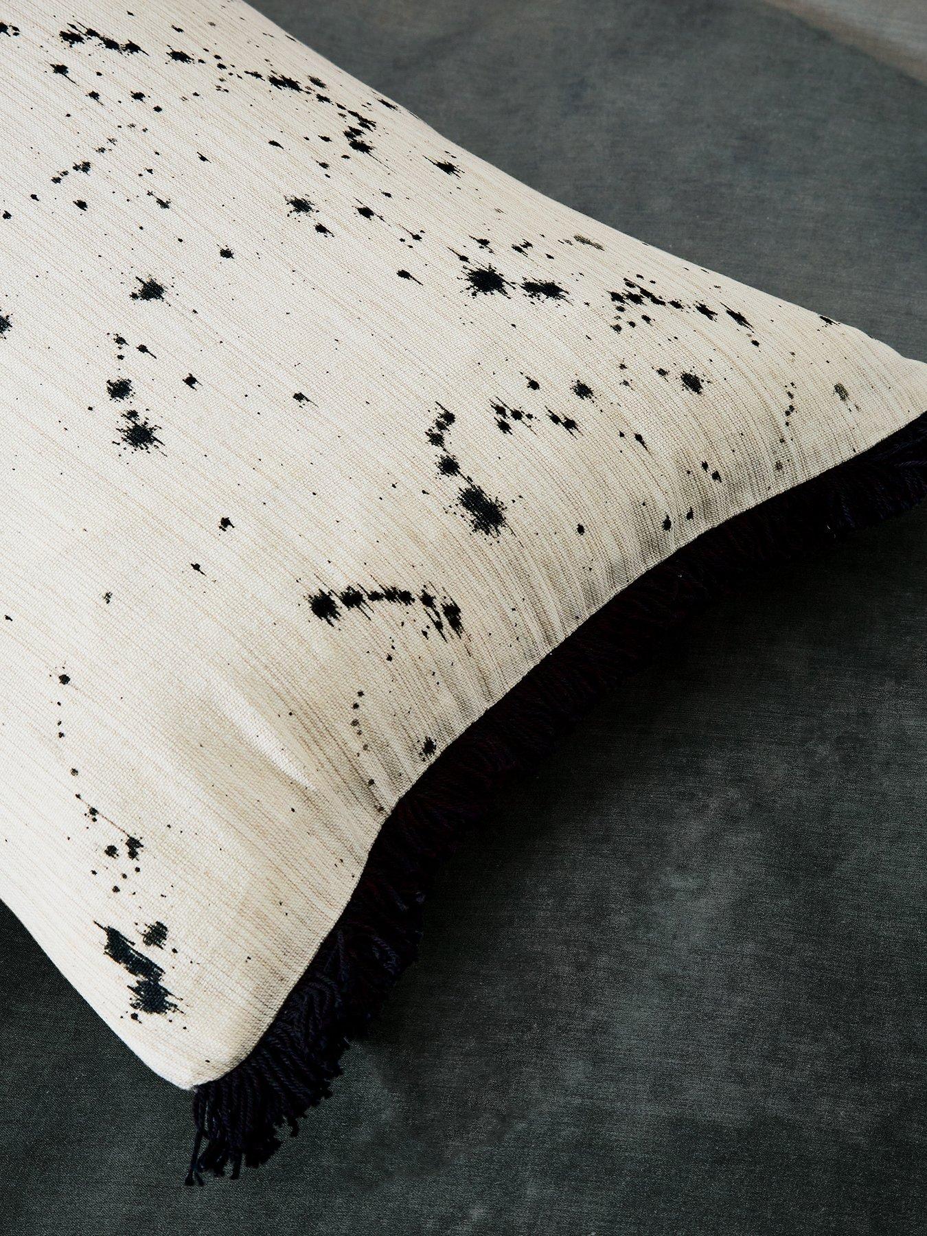  image of harlequin-moho-cushion-60x40-cm-agate