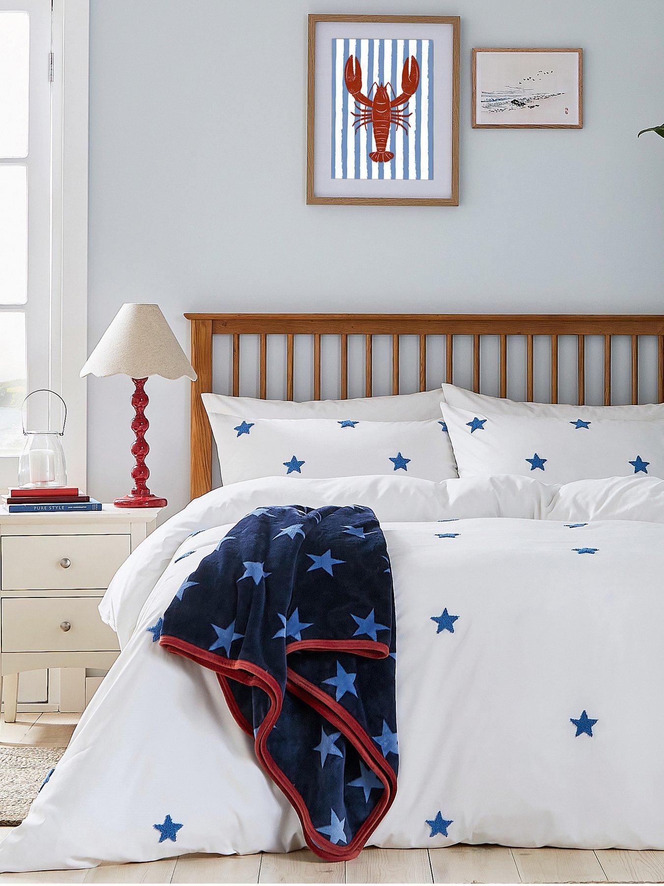  image of helena-springfield-star-fleece-throw-bluered