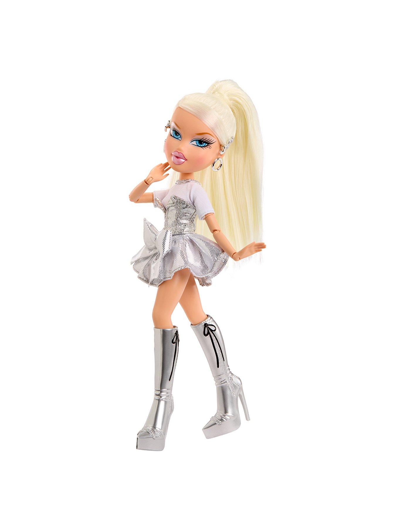 Image 3 of 7 of Bratz Charmz Doll - Cloe