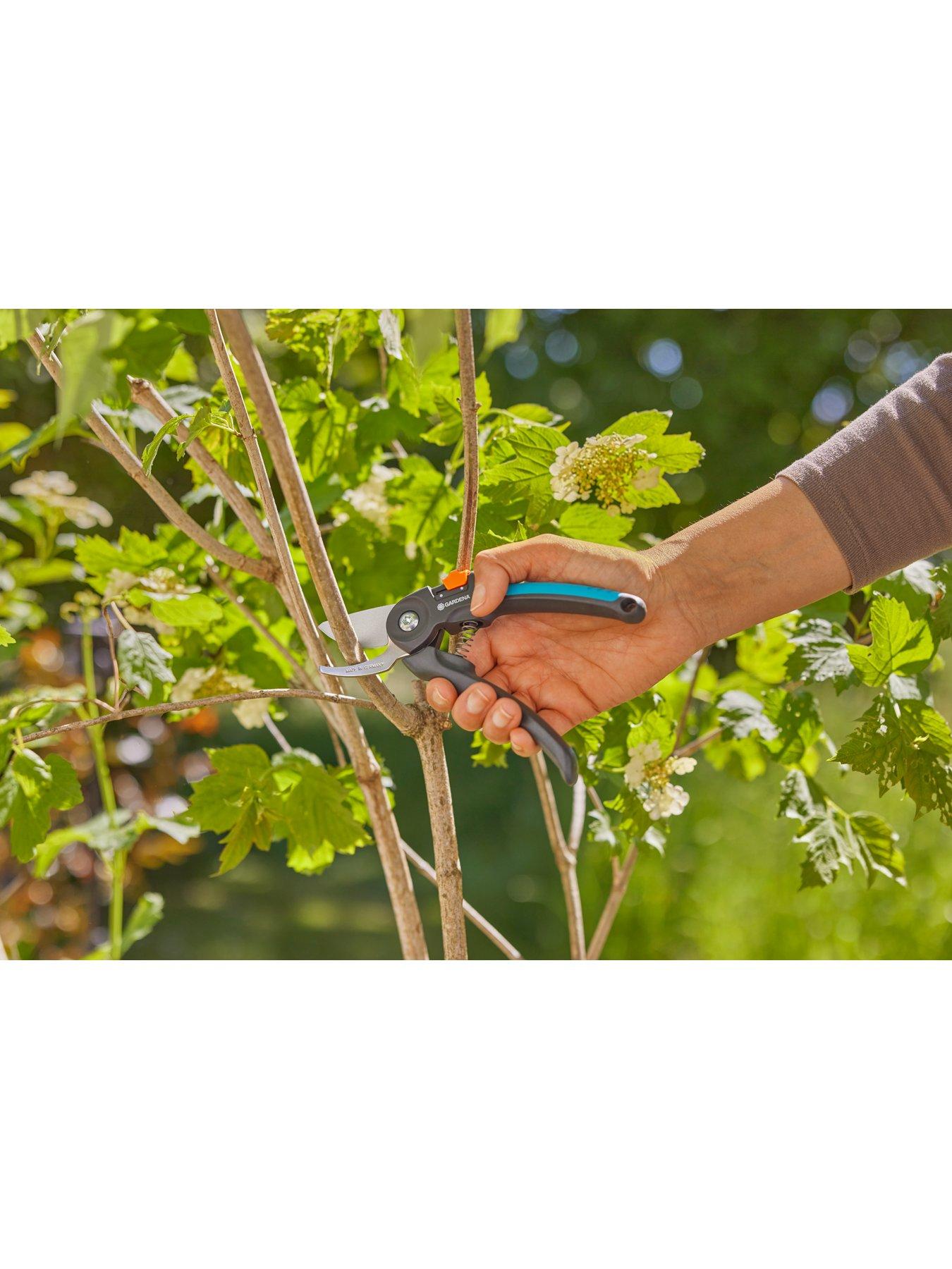 Image 3 of 7 of Gardena PremiumCut Secateurs - Fresh Wood