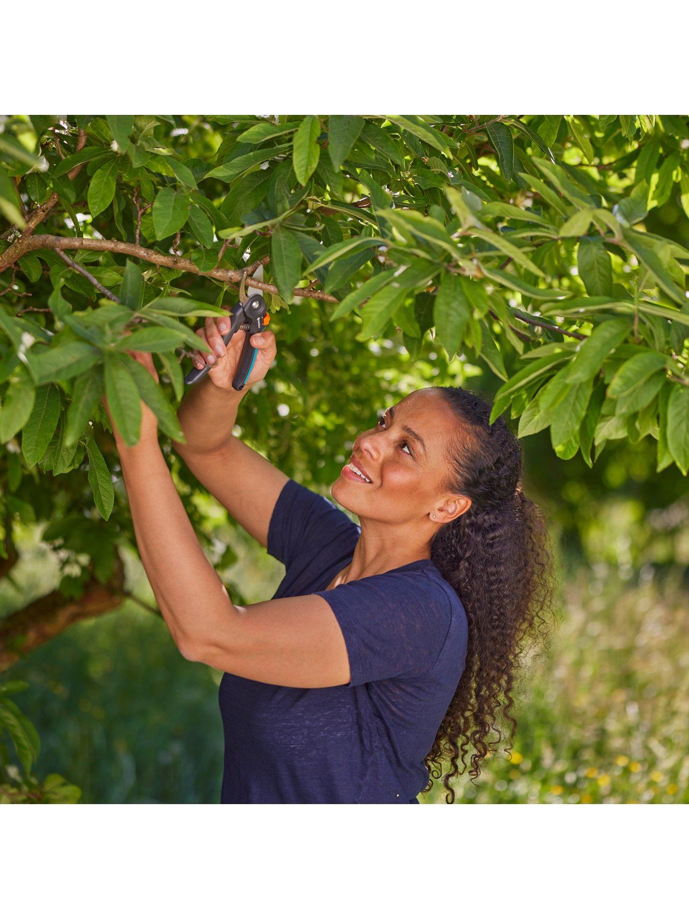 Image 6 of 7 of Gardena PremiumCut Secateurs - Fresh Wood