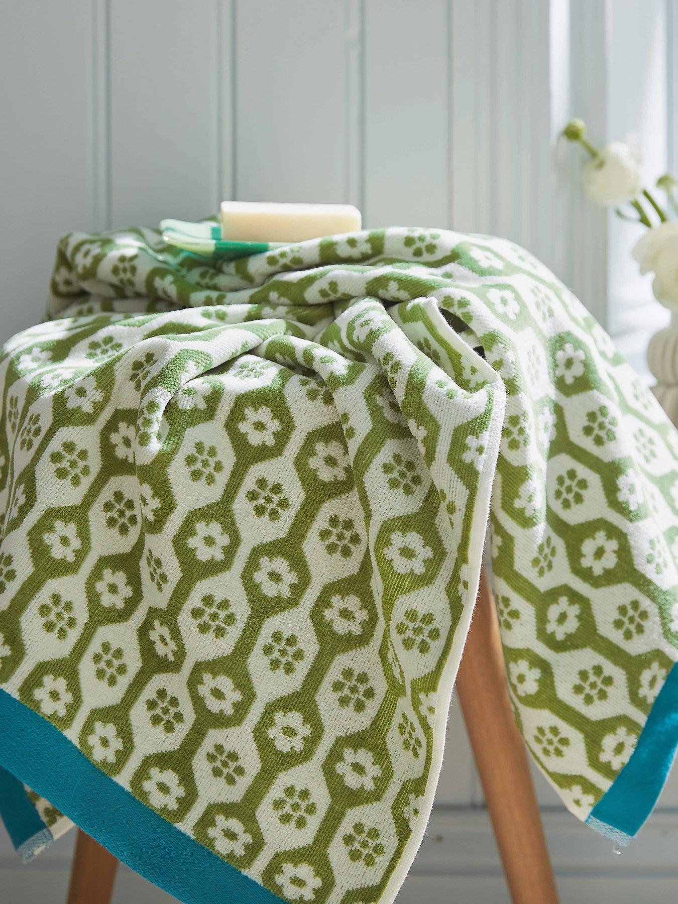 Land & Shore Daisy Hand Towel Green