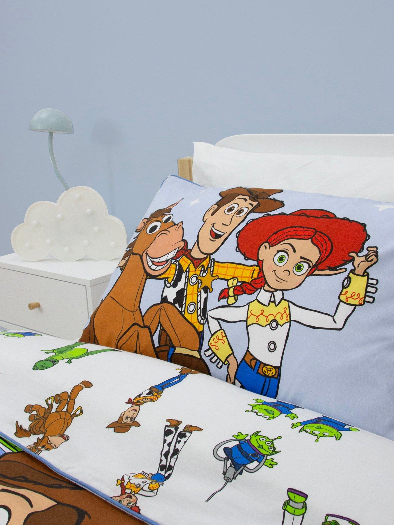  image of toy-story-explore-panel-duvet--single