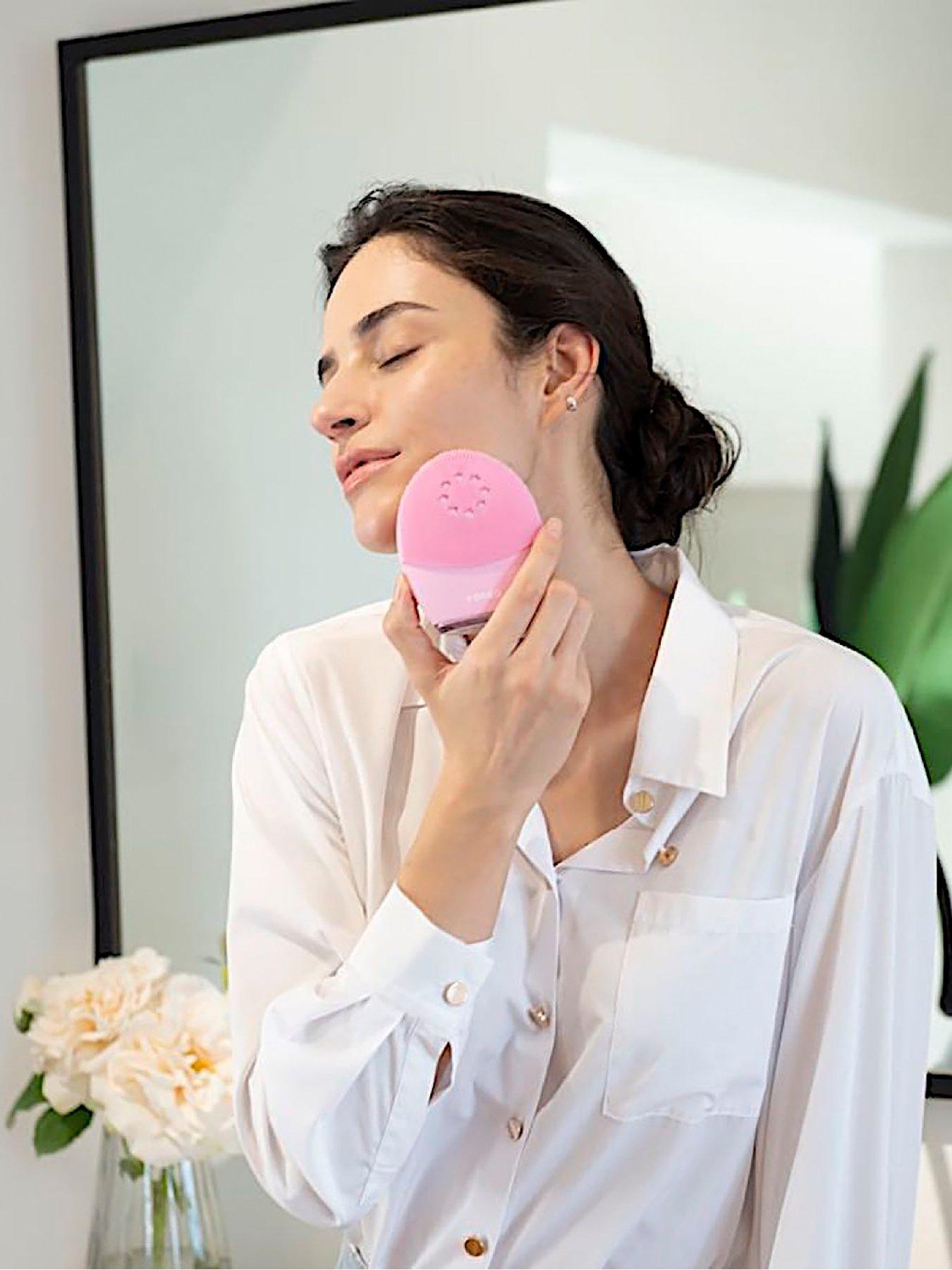 Image 4 of 6 of FOREO LUNA 4 Plus Facial Cleansing Device - Microcurrent & Red Light Therapy, Normal Skin