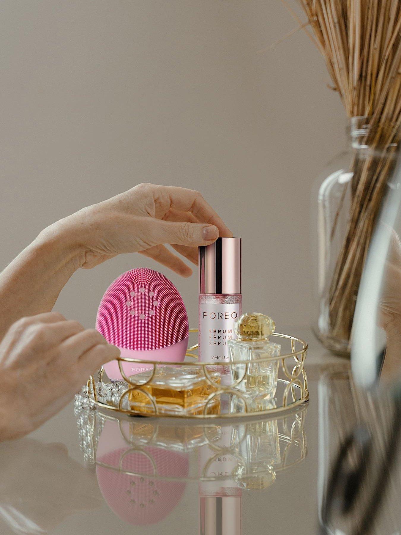 Image 5 of 6 of FOREO LUNA 4 Plus Facial Cleansing Device - Microcurrent & Red Light Therapy, Normal Skin
