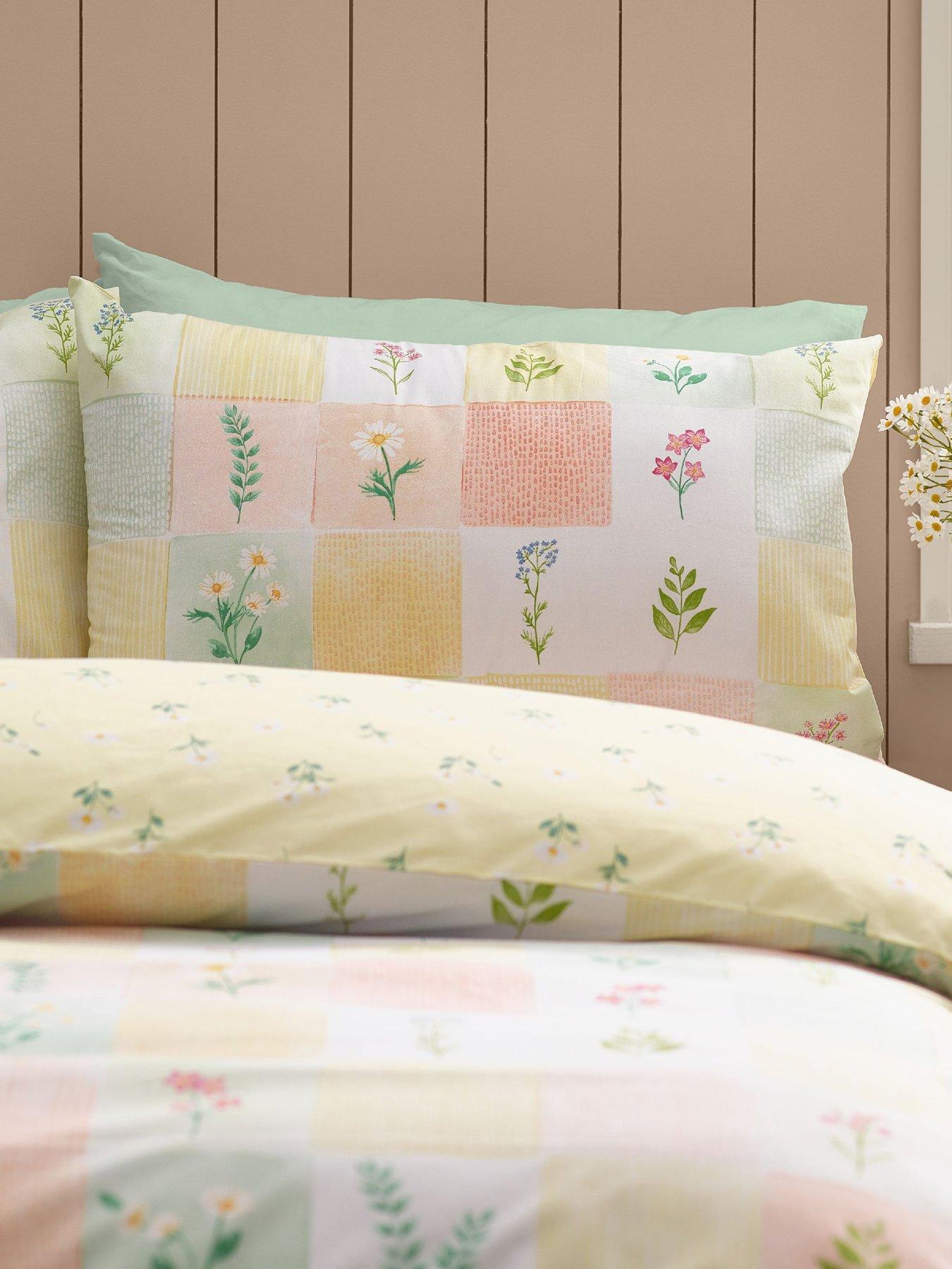 Image 4 of 5 of Catherine Lansfield Daisy Patchwork Duvet Set Yellow