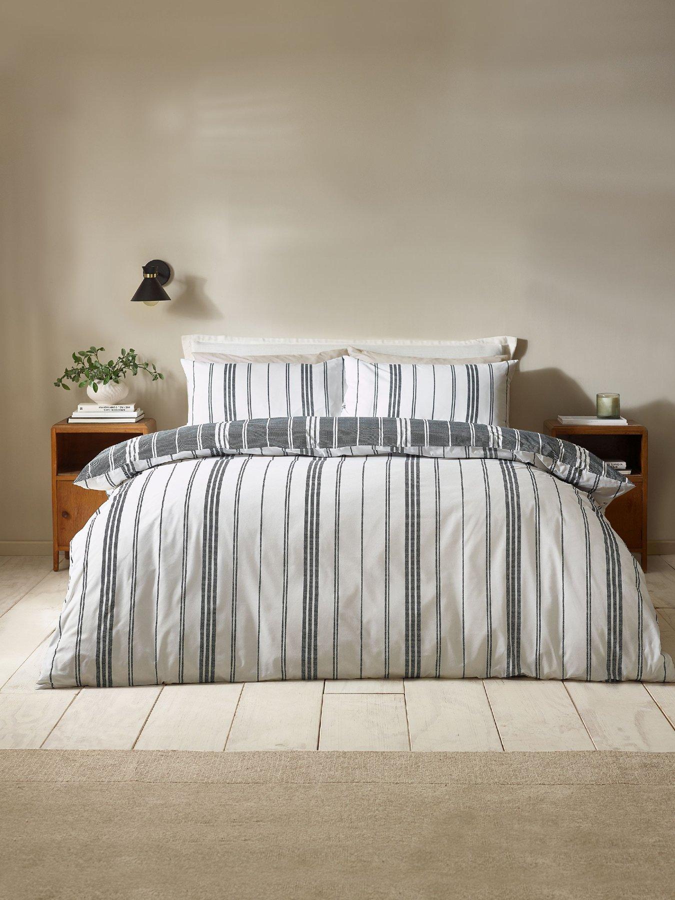 Image 3 of 6 of Catherine Lansfield Harbour Stripe Duvet Set Black