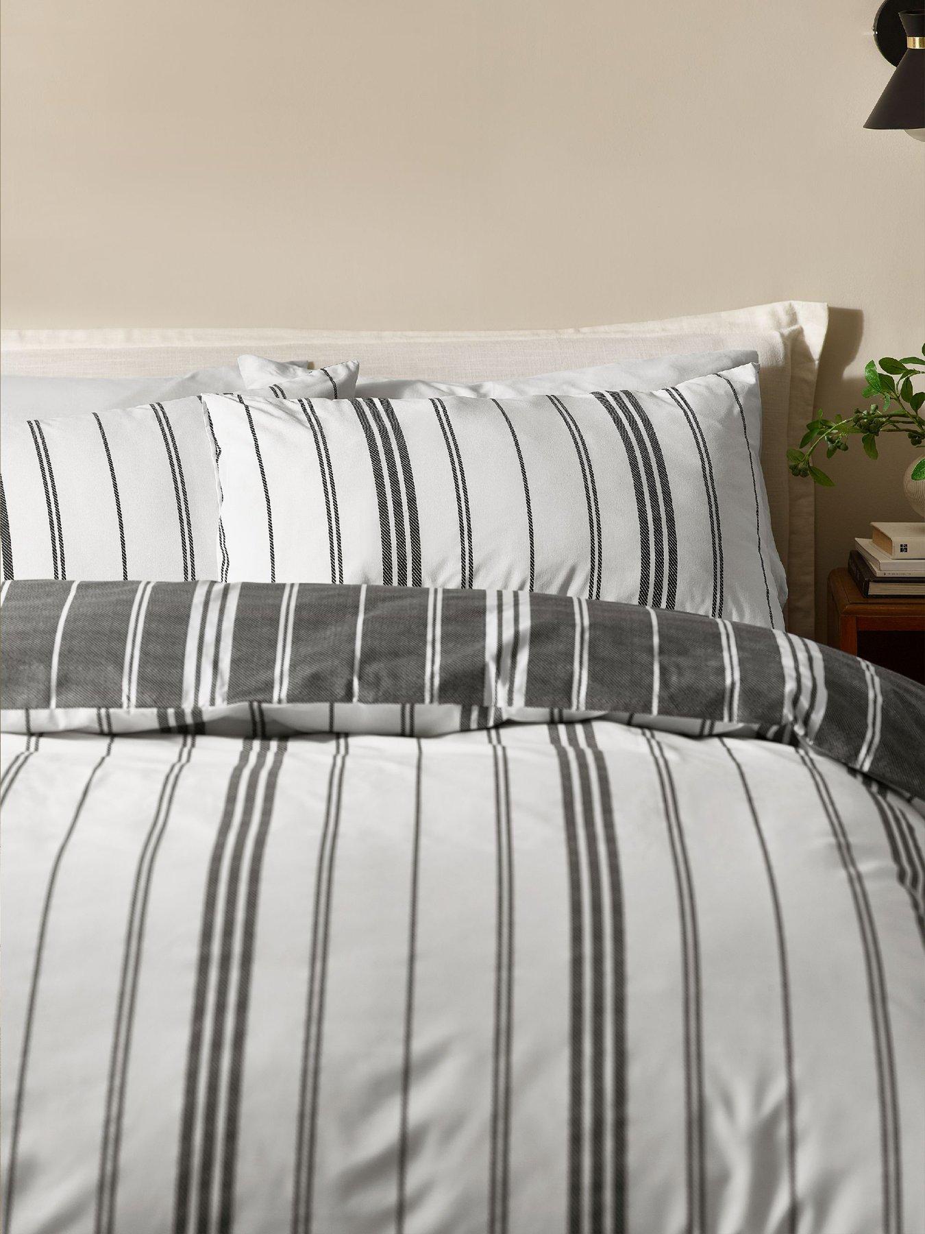 Image 5 of 6 of Catherine Lansfield Harbour Stripe Duvet Set Black