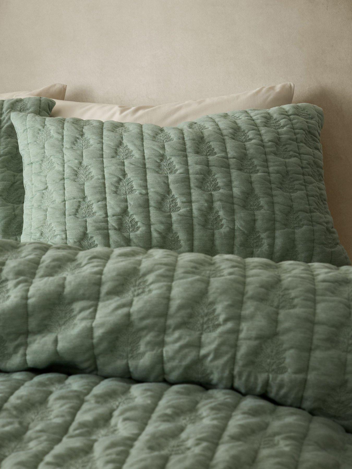 Image 4 of 6 of Pineapple Elephant Pinsonic Christmas Tree Duvet Set