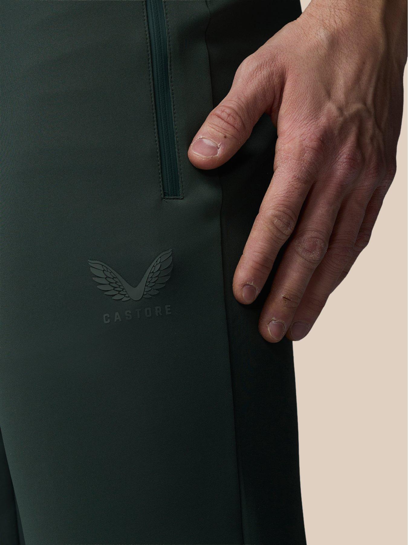  image of castore-mens-training-flex-jogger-green