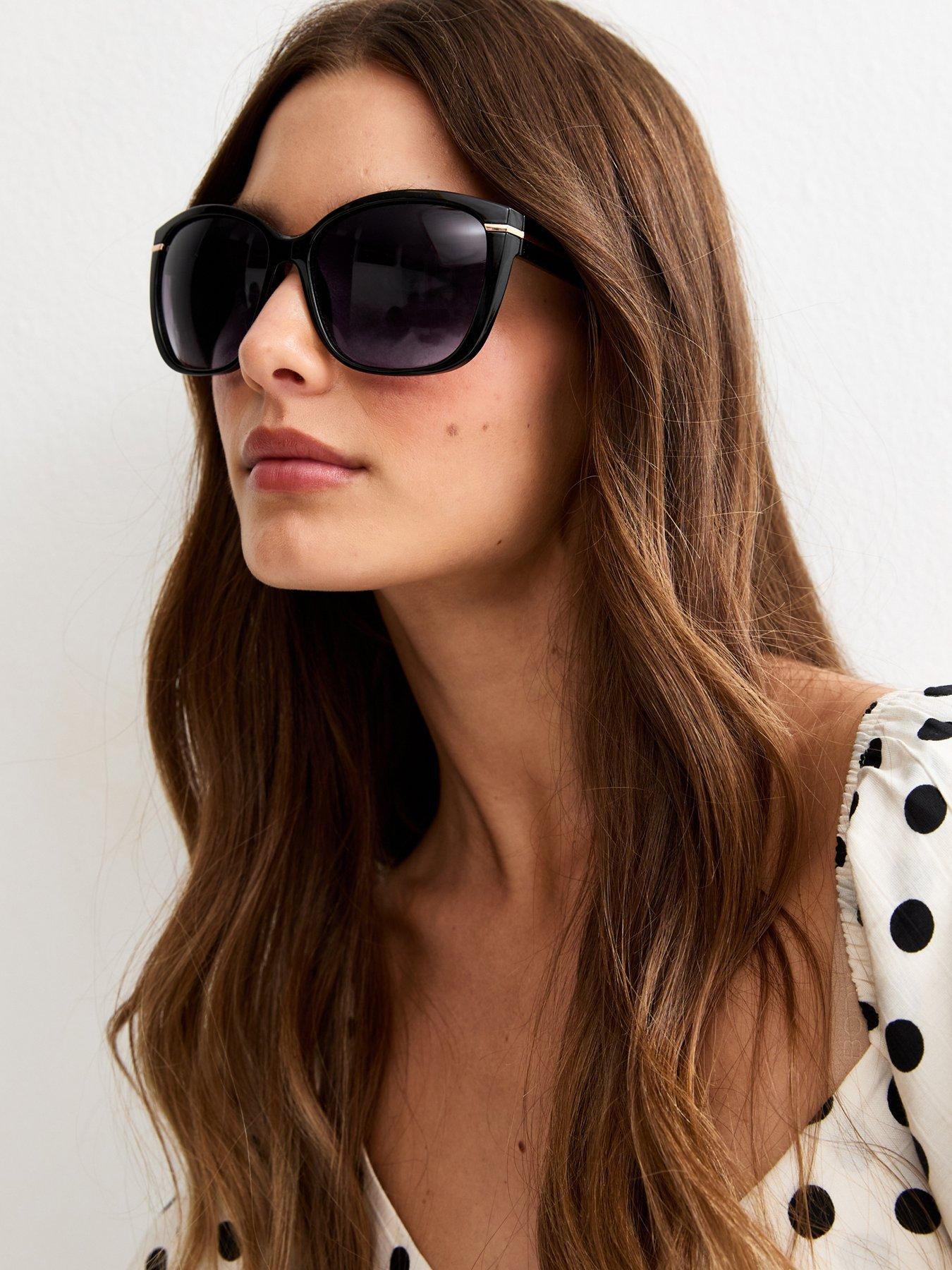 Image 2 of 4 of New Look Round Sunglasses - Black