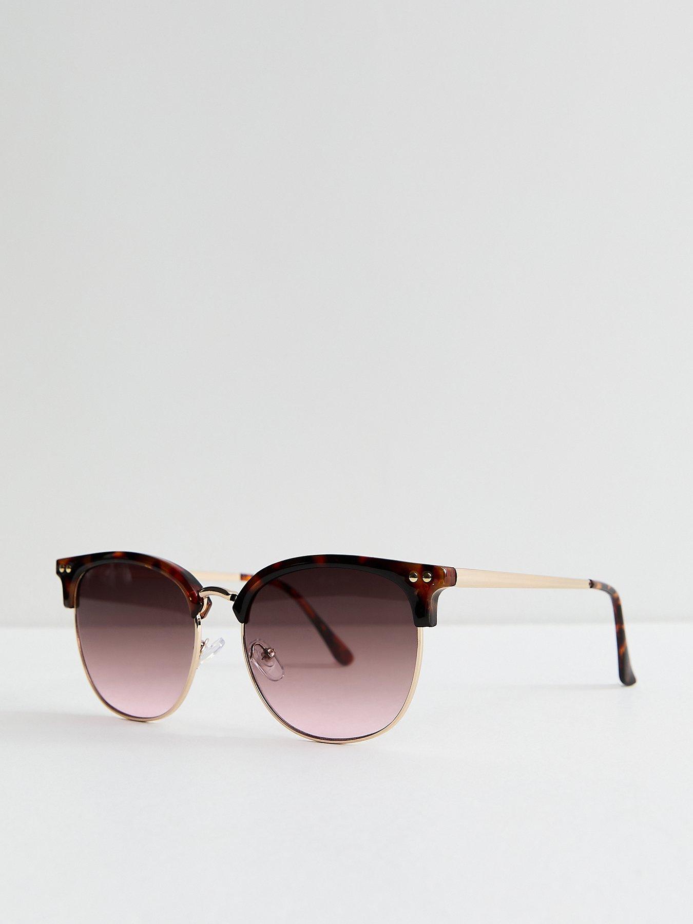 Image 2 of 4 of New Look Tortoiseshell Effect Round Frame Sunglasses - Brown
