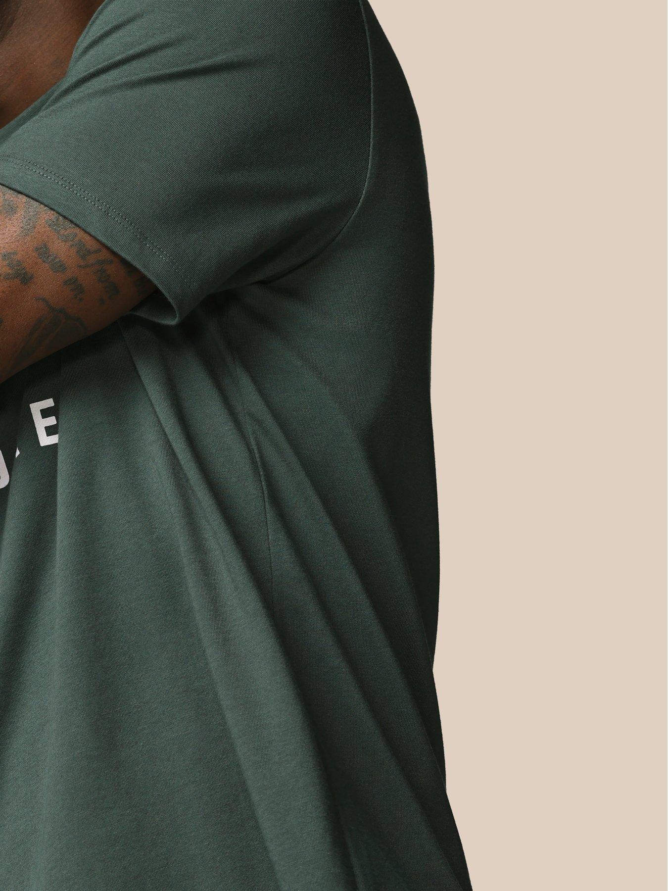 Image 7 of 7 of Castore Mens Training Graphic T-Shirt - Green