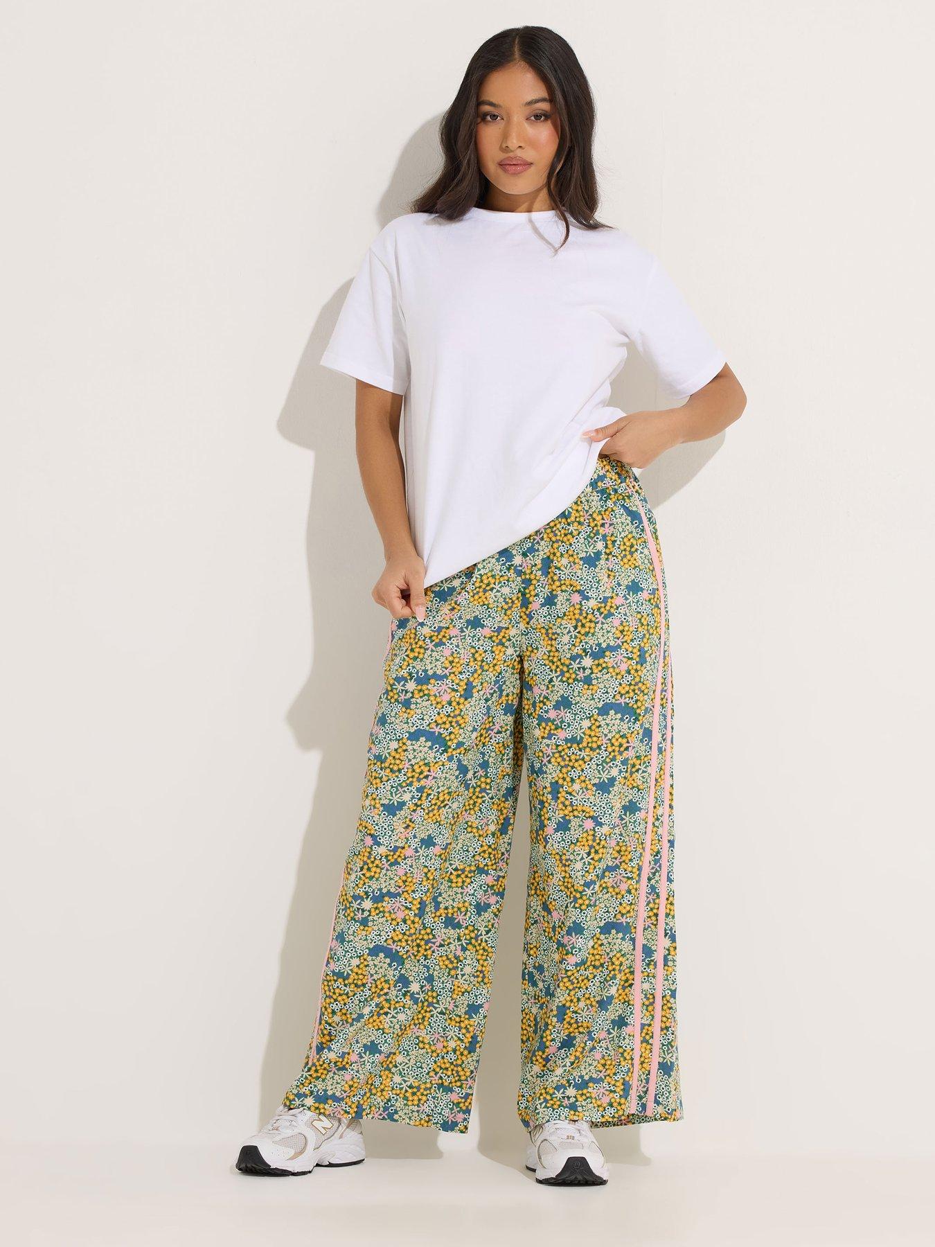 PixieGirl Petite Ditsy Wide Leg Side Stripe Trousers - Pink