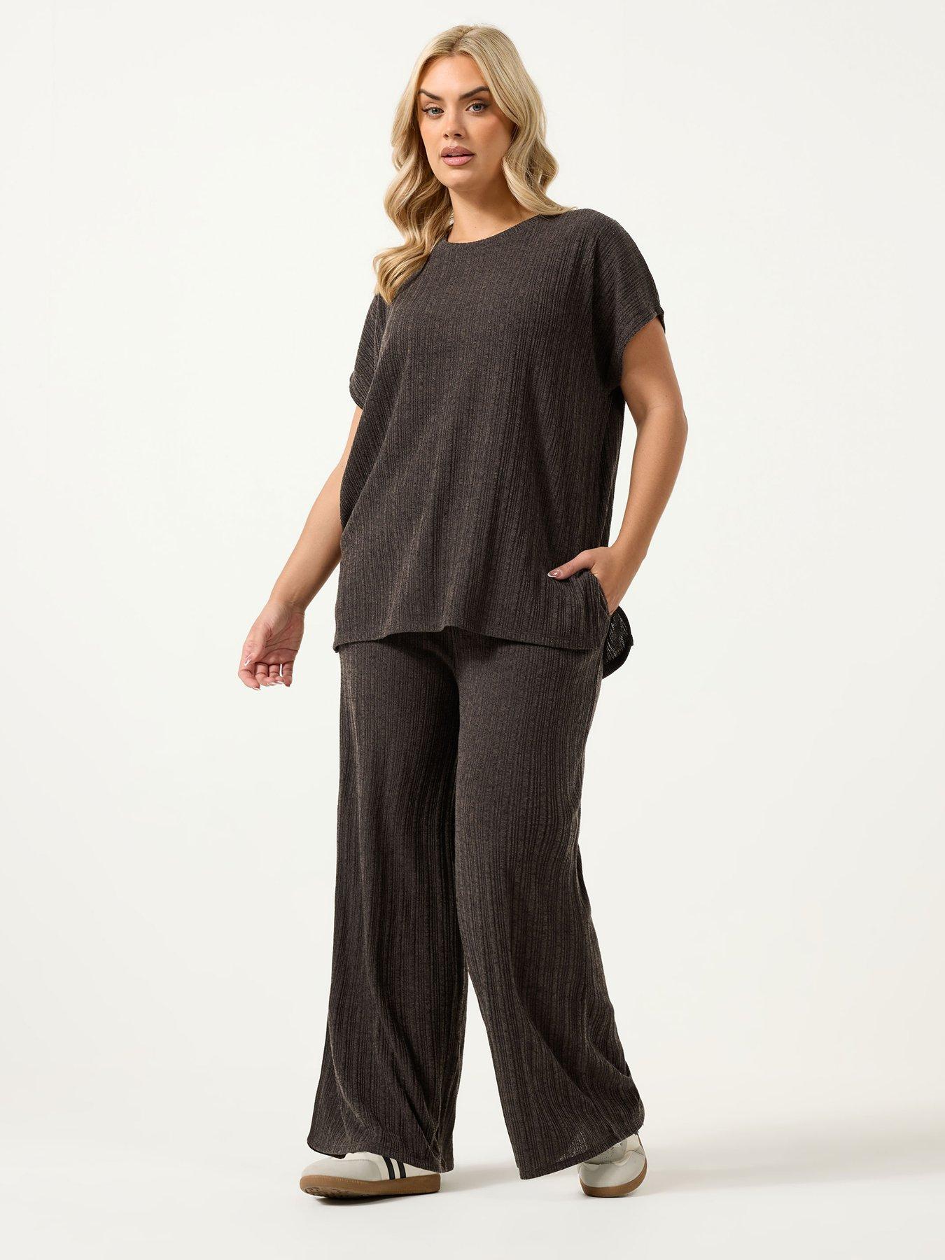 Image 3 of 5 of Yours Curve Knitted&nbsp;T-shirt - Brown