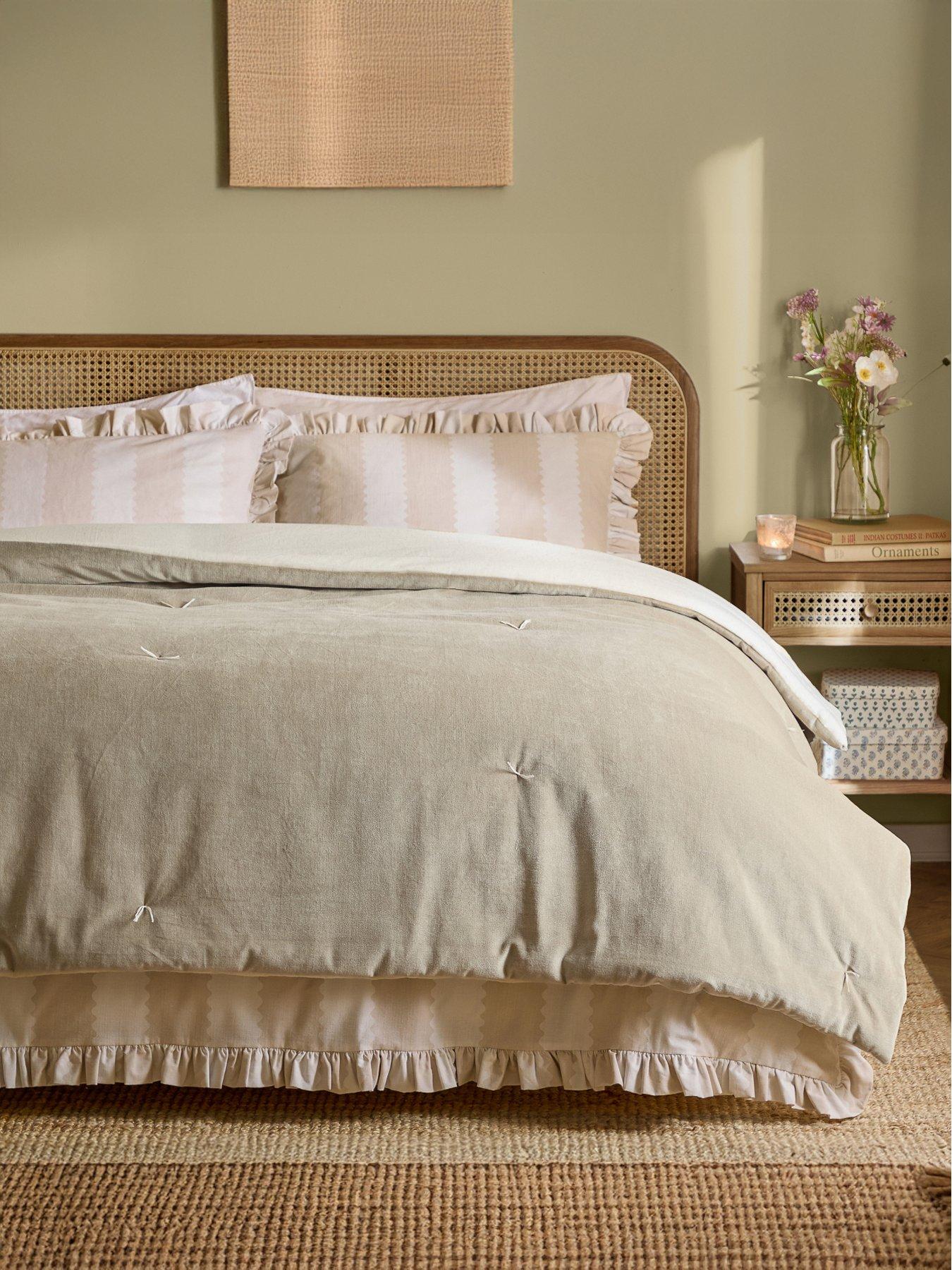 Image 1 of 5 of Wylder EDIE 140X220 BEDSPREAD