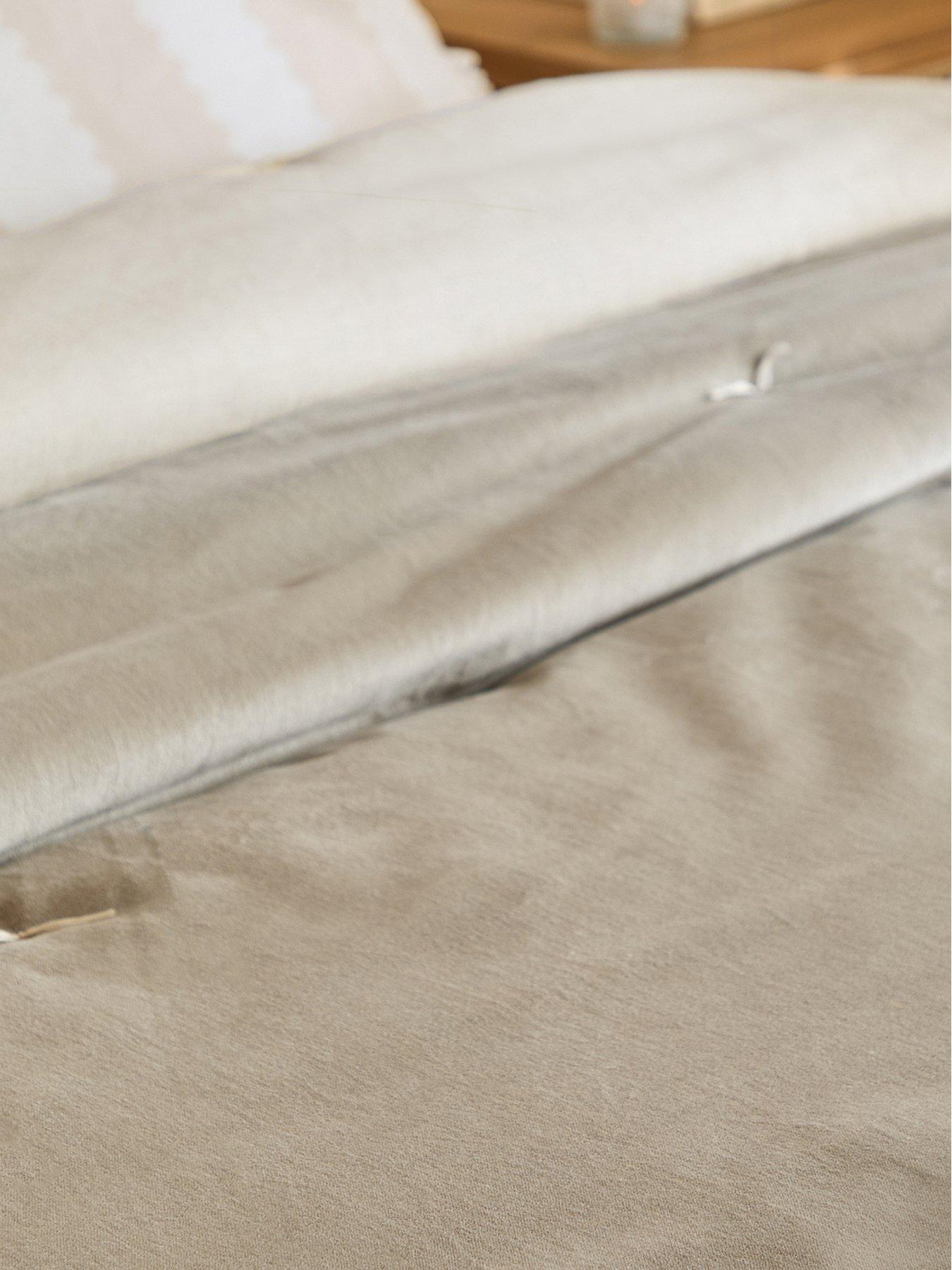 Image 3 of 5 of Wylder EDIE 140X220 BEDSPREAD