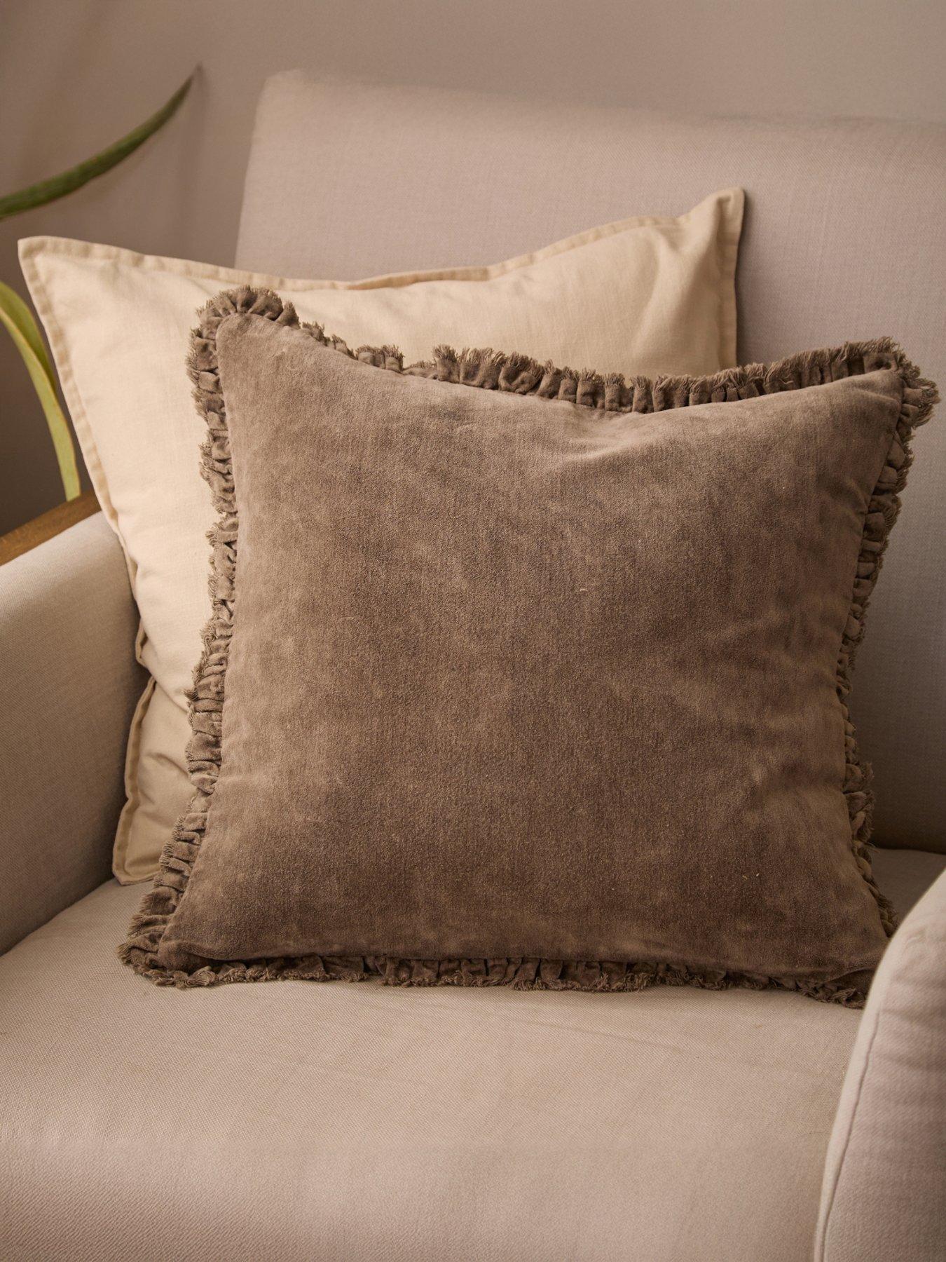 yard-bertie-45x45-polyester-cushion