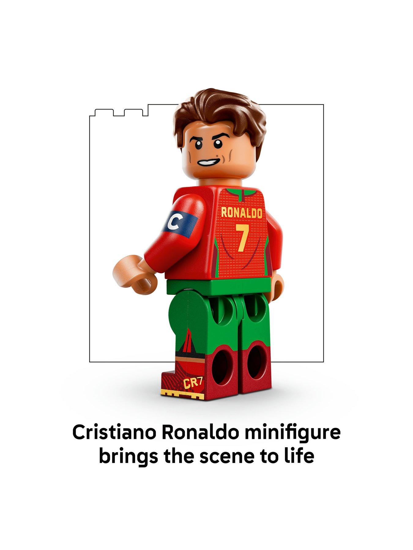 Image 5 of 8 of LEGO Editions Cristiano Ronaldo - Football Highlights 43012