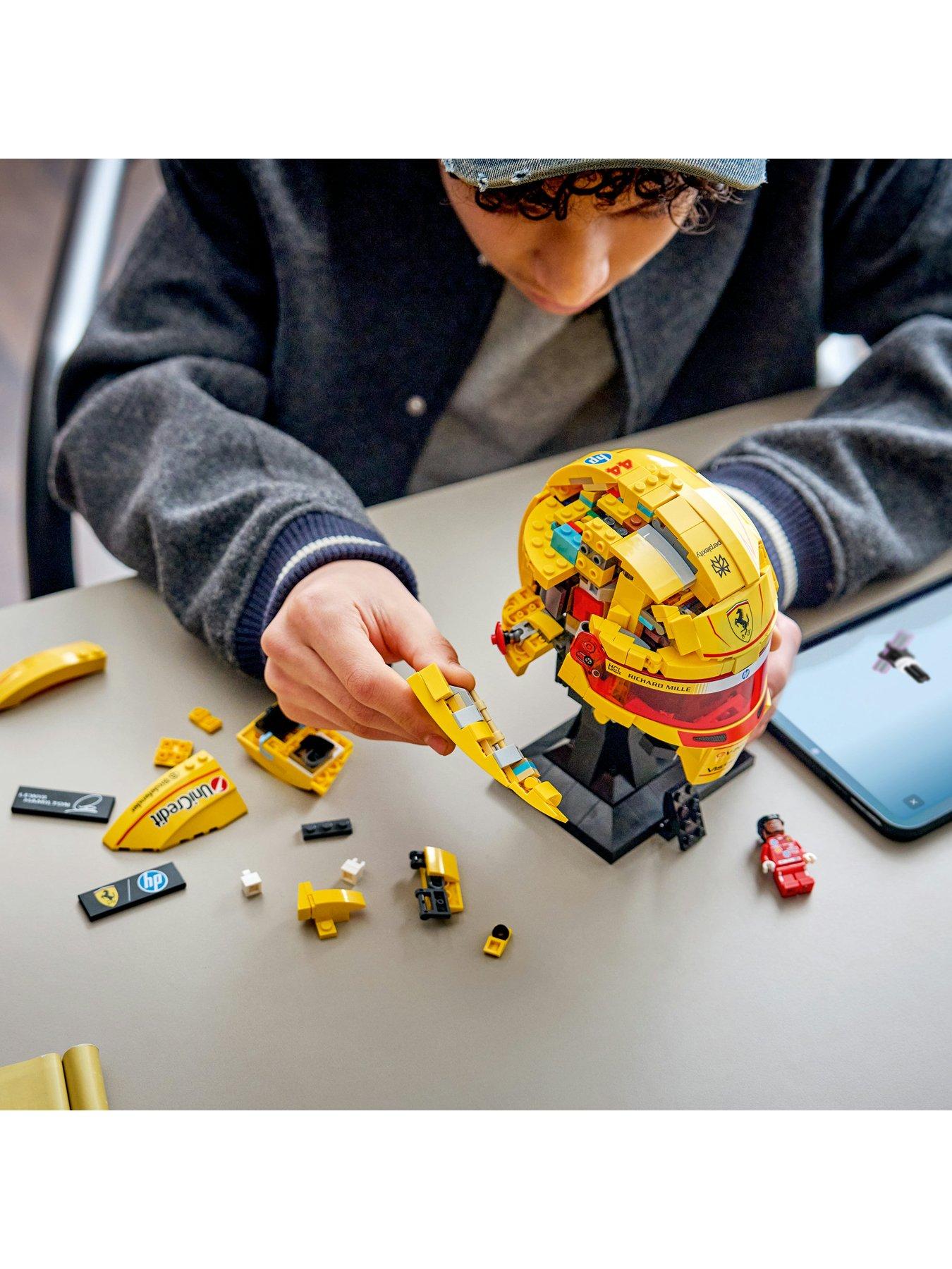 Image 4 of 8 of LEGO LEGO Editions 43022 Scuderia Ferrari HP Lewis Hamilton Helmet Set