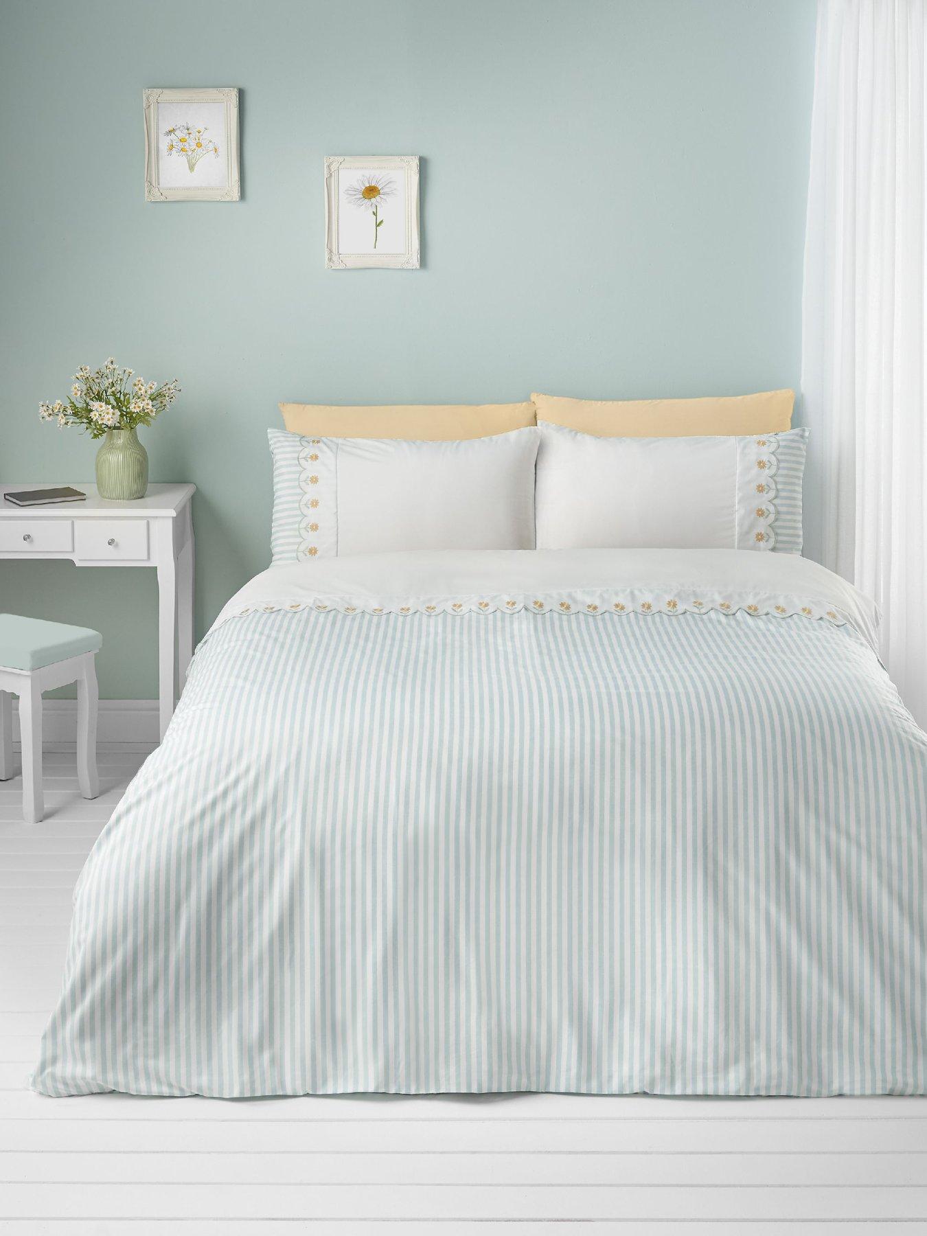 Image 3 of 5 of Catherine Lansfield Embroidered Daisy Duvet Set Sage