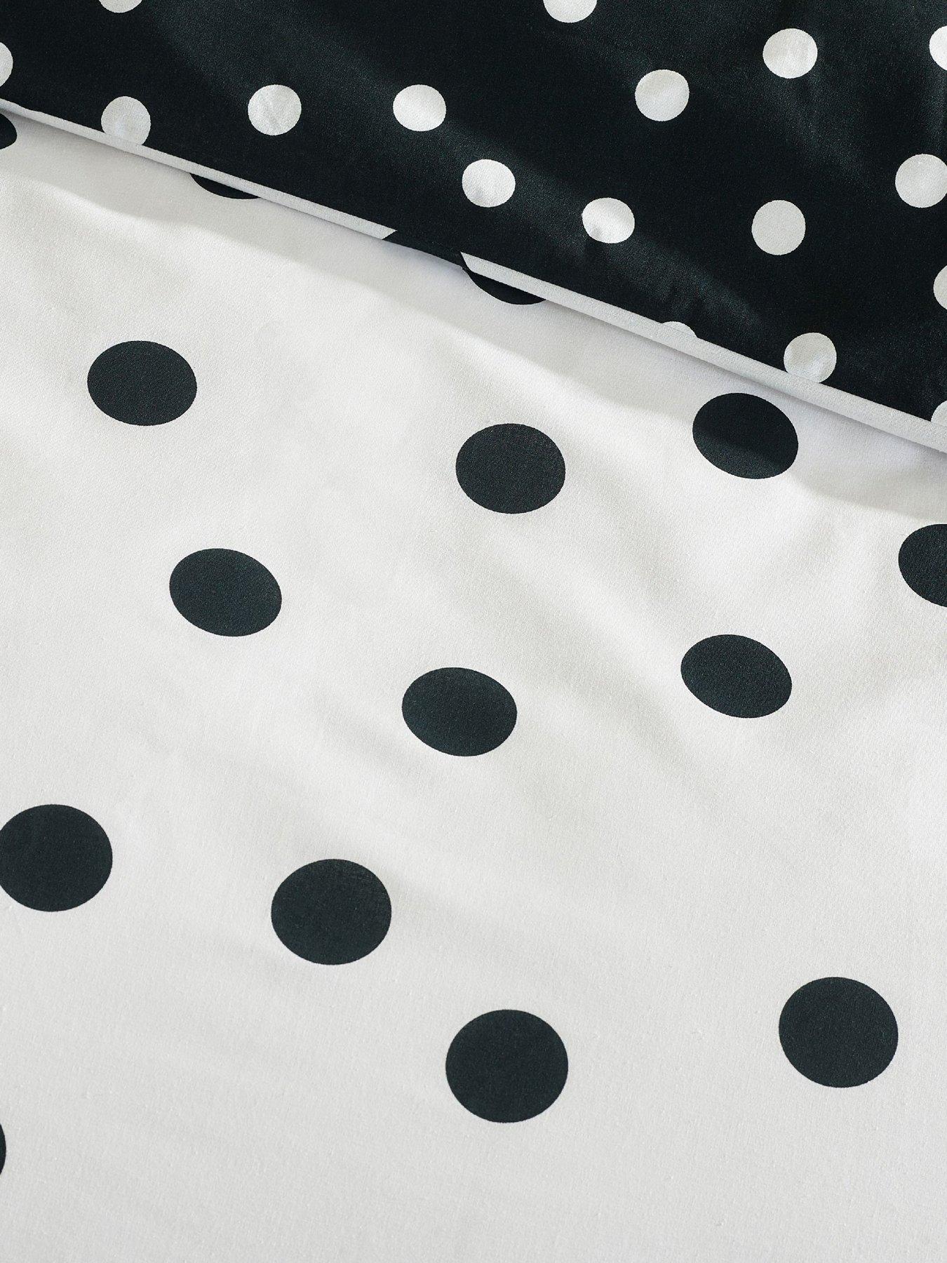 Image 6 of 6 of Catherine Lansfield Polka Dot Duvet Set Black / White