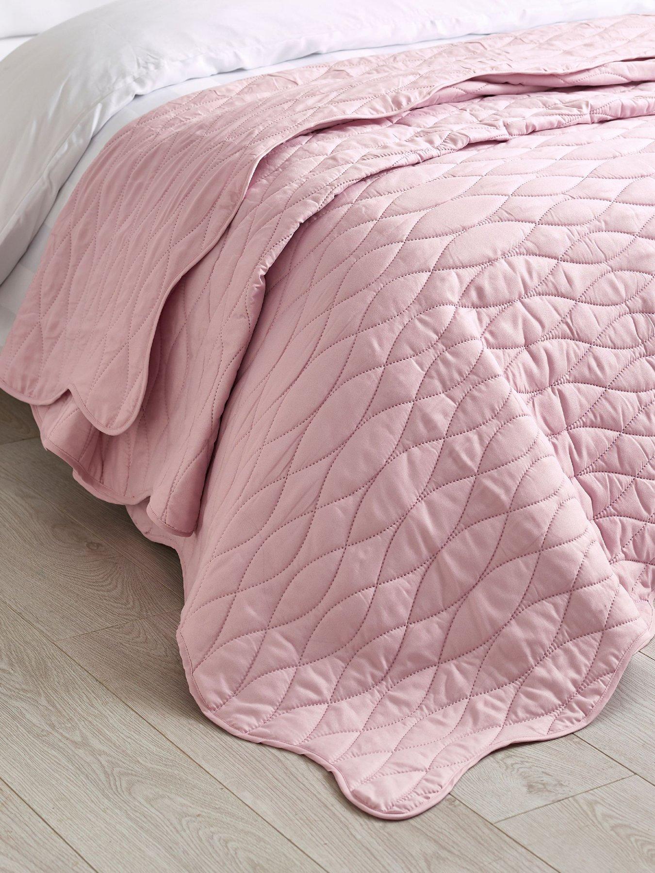 Catherine Lansfield Scallop Waves Bedspread 240X260 Pink