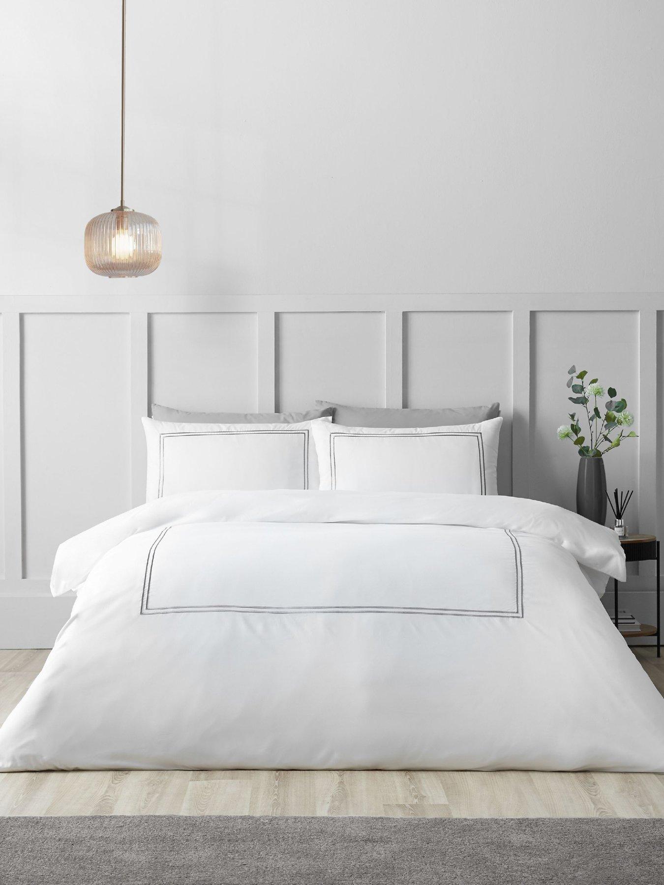 Catherine Lansfield So Soft Mono Satin Stitch Duvet Set White / Silver