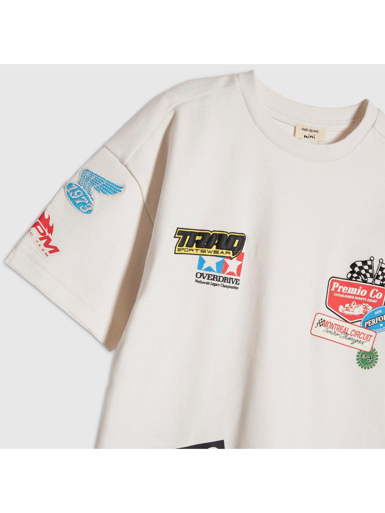 Image 5 of 5 of River Island Mini Boys Badge Motorsport T-Shirt &amp; Shorts Set - White