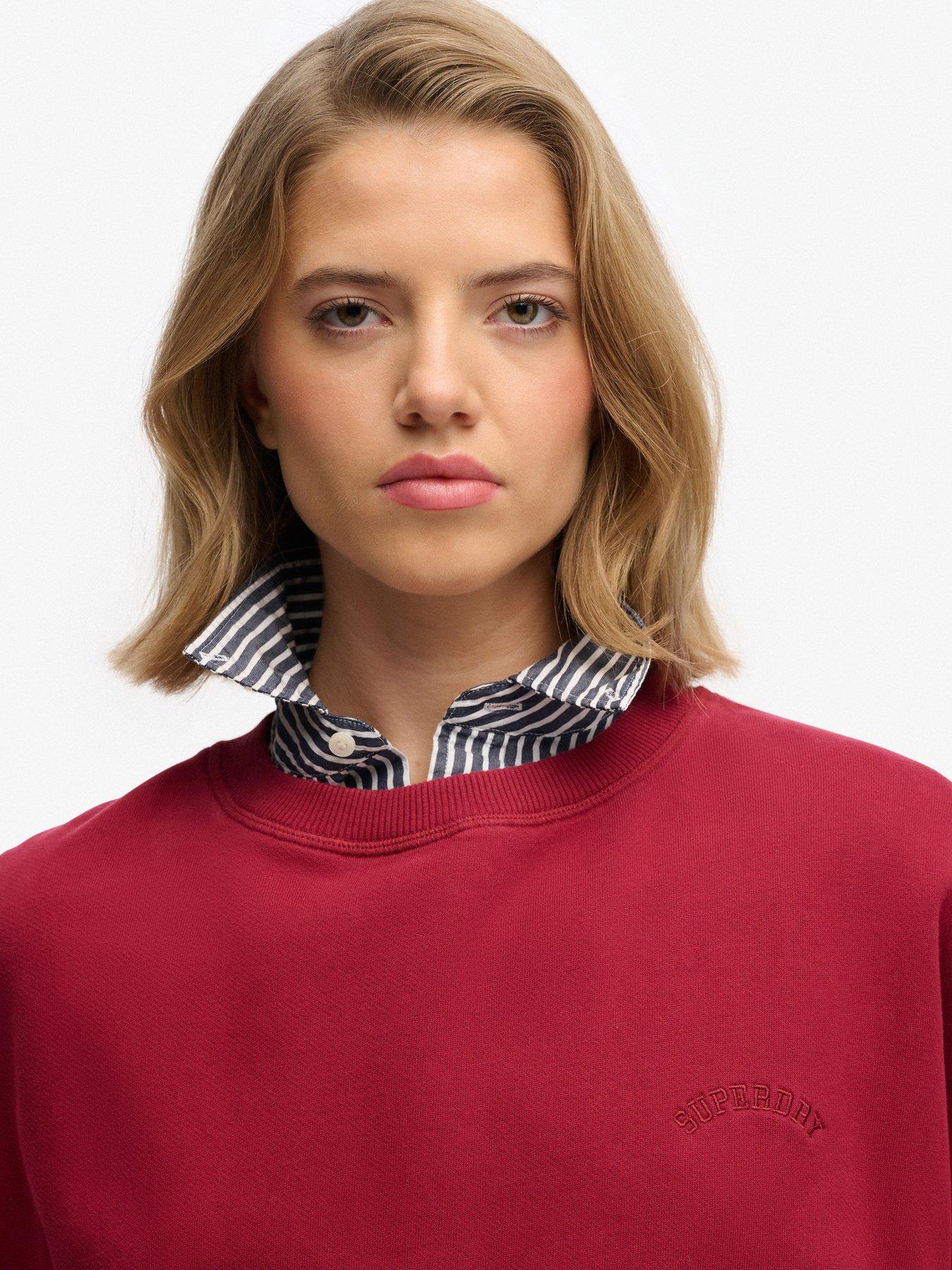  image of superdry-essential-logo-crew-neck-sweatshirt-red