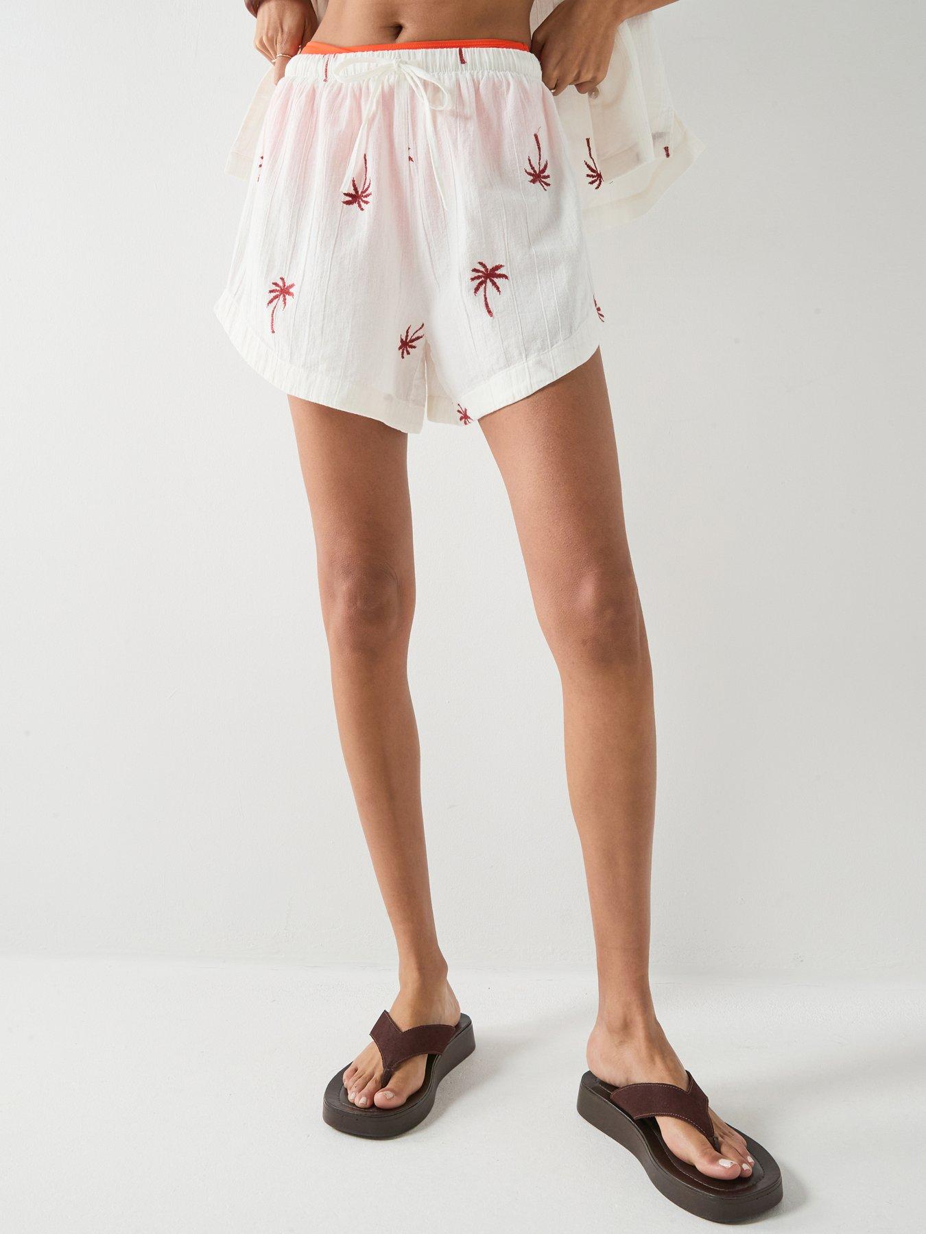 PIECES Pckiana Embroidered Shorts - White