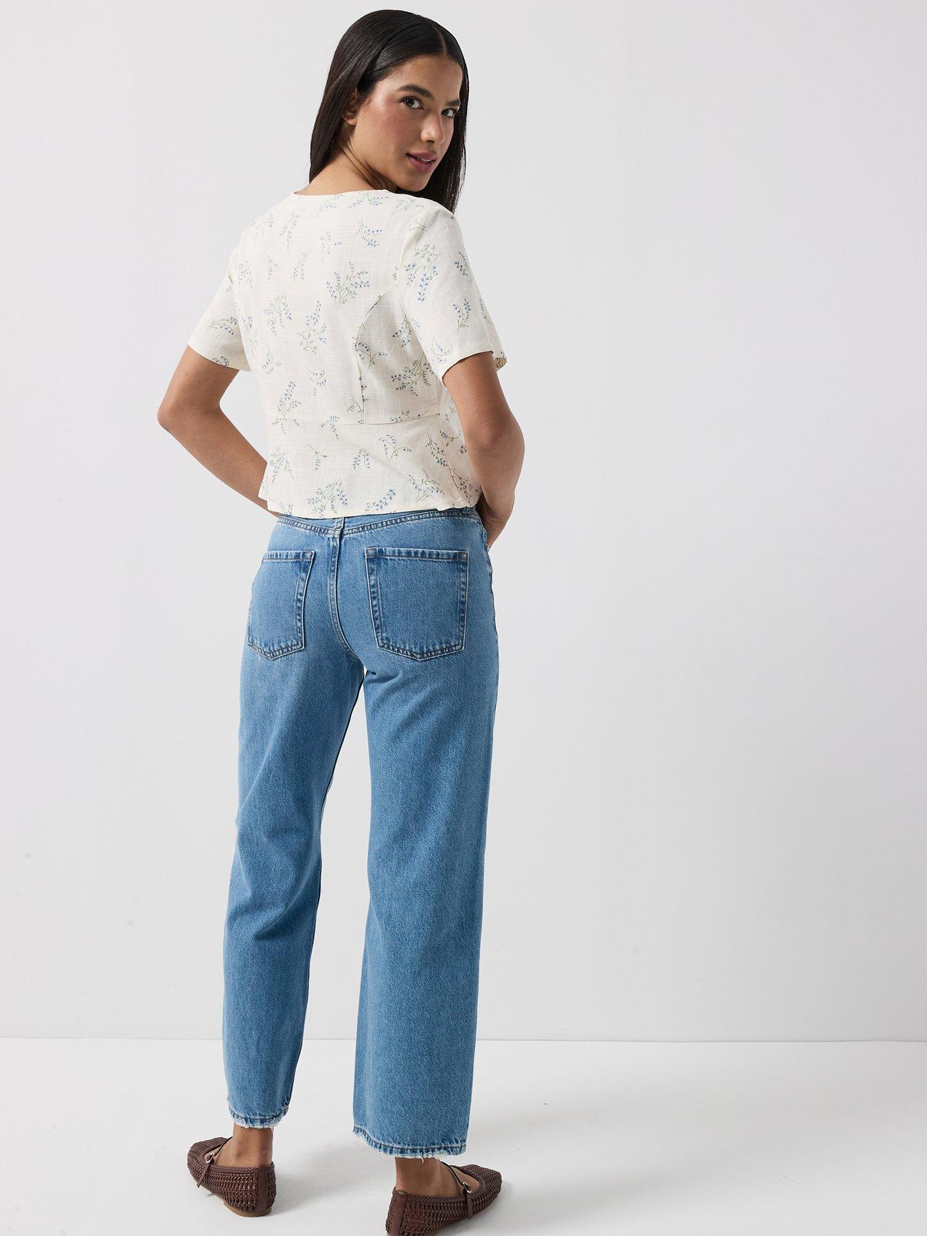 Image 5 of 5 of Only Lyrida Short Sleeve V-neck Top - White