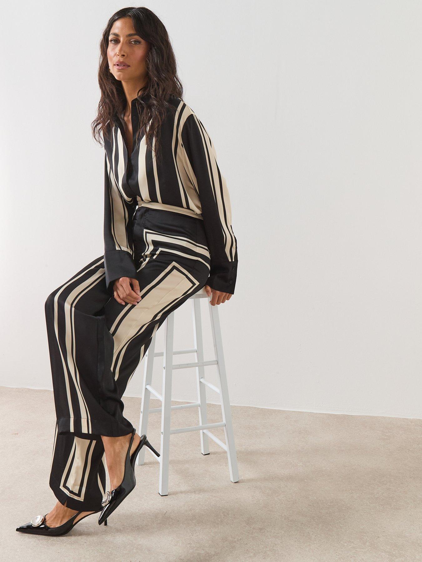 Image 5 of 6 of Mango Satin Printed Trousers - Black