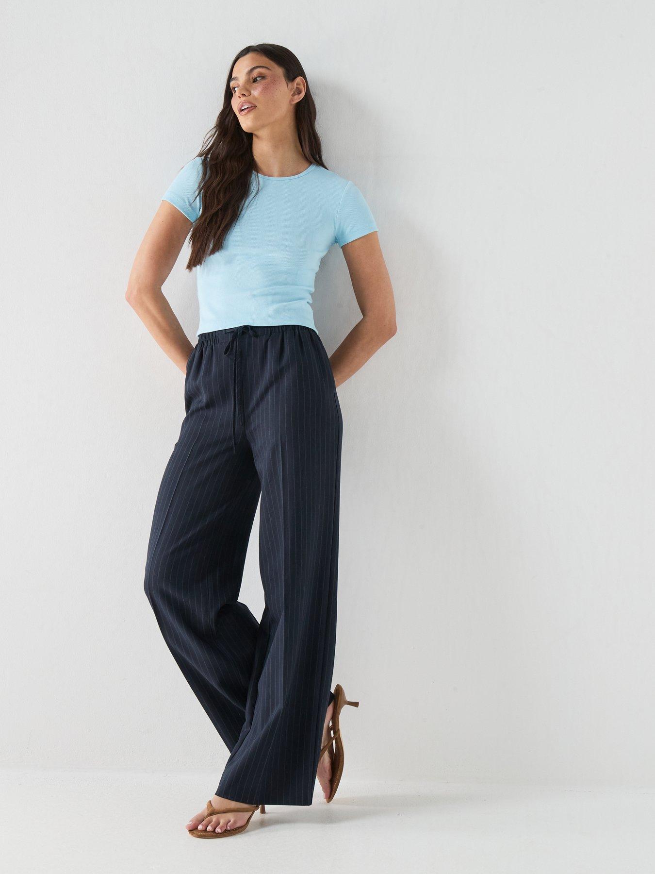 Image 3 of 6 of Vero Moda Vmchloe Ss Short Top Jrs Noos