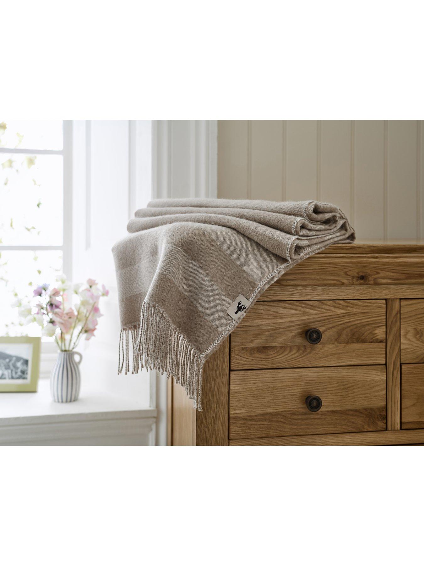  image of deyongs-lc-stives-throw-130x160cm