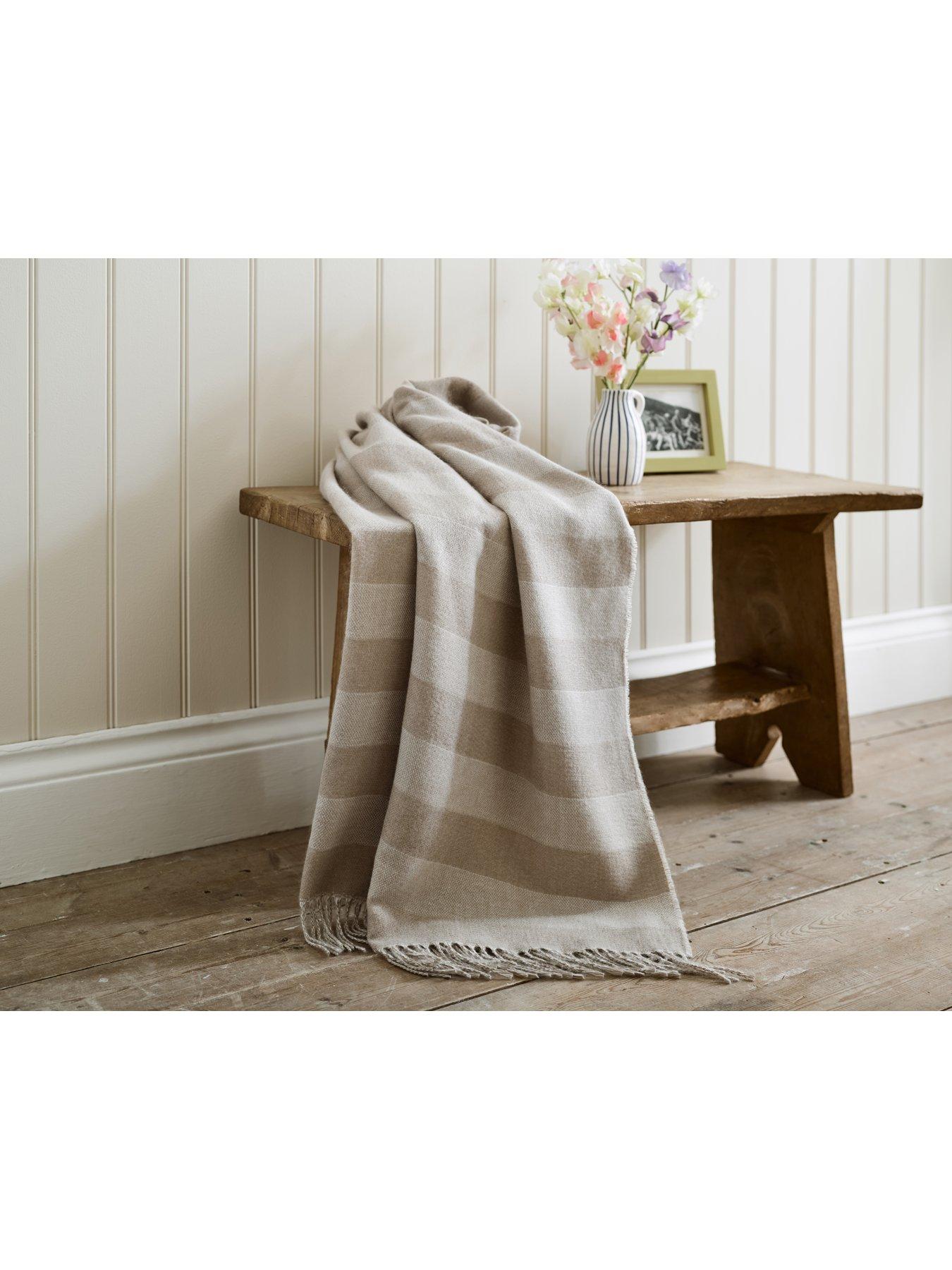  image of deyongs-lc-stives-throw-130x160cm