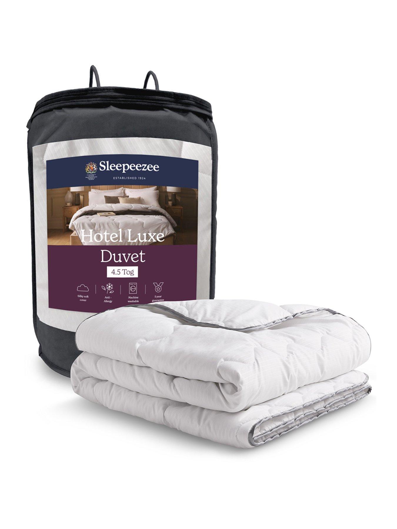 Image 2 of 7 of Sleepeezee Cooling Summer Hotel Luxe 4.5 Tog Duvet