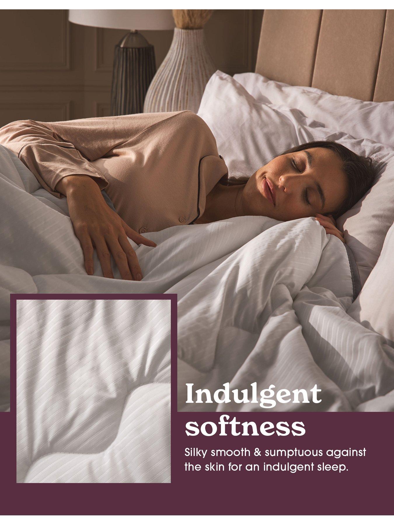 Image 4 of 7 of Sleepeezee Cooling Summer Hotel Luxe 4.5 Tog Duvet