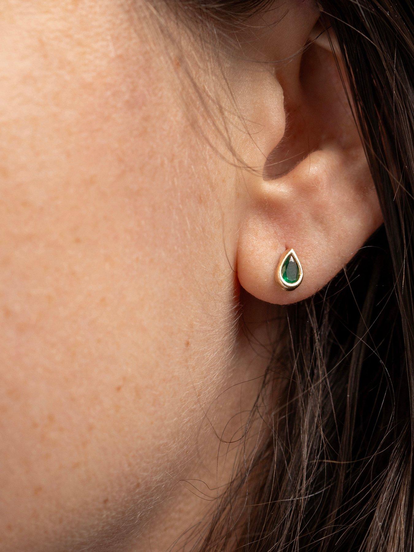  image of the-love-collection-9ct-yellow-gold-emerald-cz-teardrop-rubover-stud