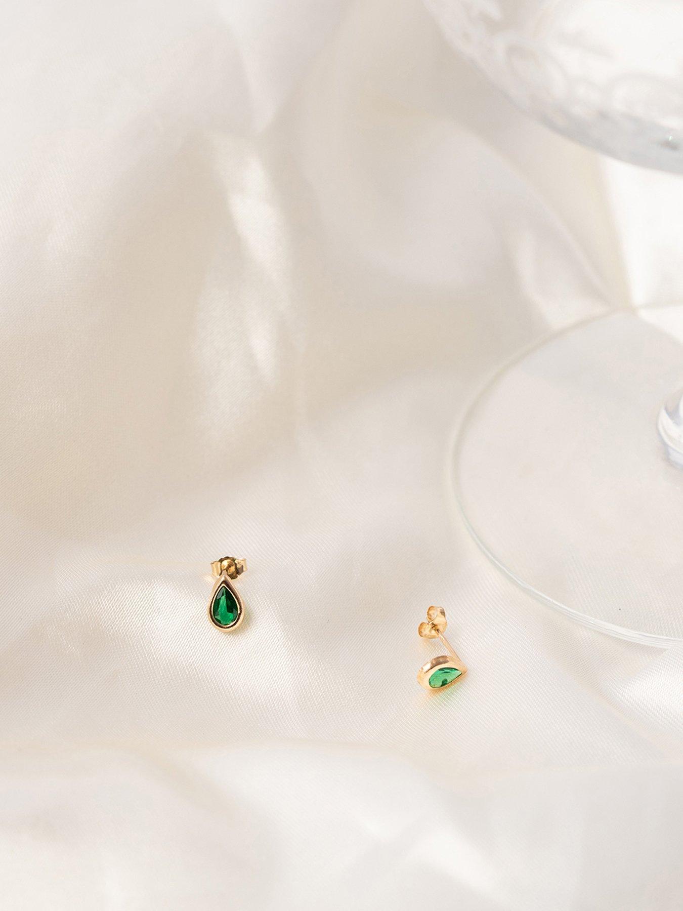 Image 4 of 5 of The Love Collection 9ct Yellow Gold Emerald CZ Teardrop Rubover Stud